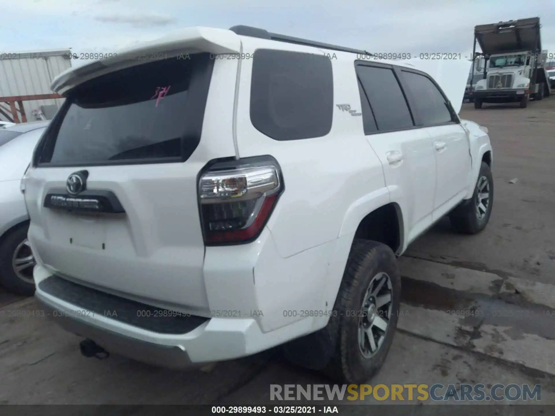 4 Фотография поврежденного автомобиля JTEBU5JRXK5661608 TOYOTA 4RUNNER 2019