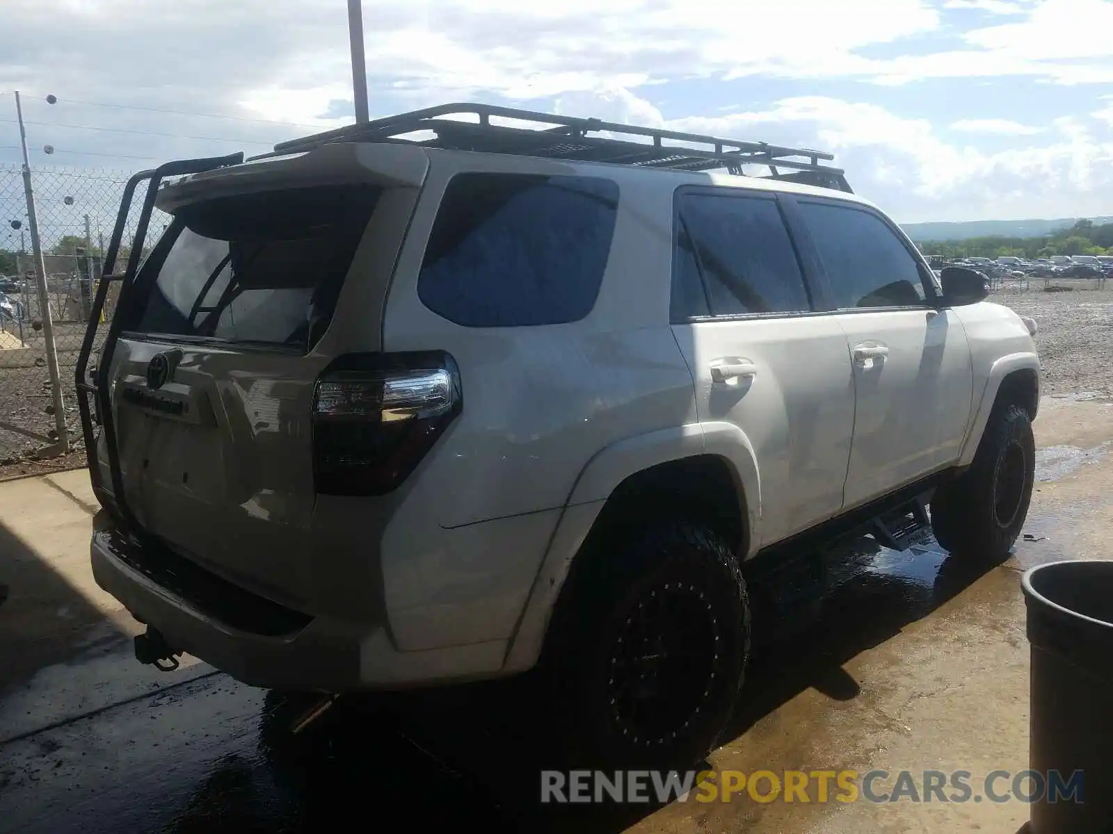 4 Фотография поврежденного автомобиля JTEBU5JRXK5665965 TOYOTA 4RUNNER 2019