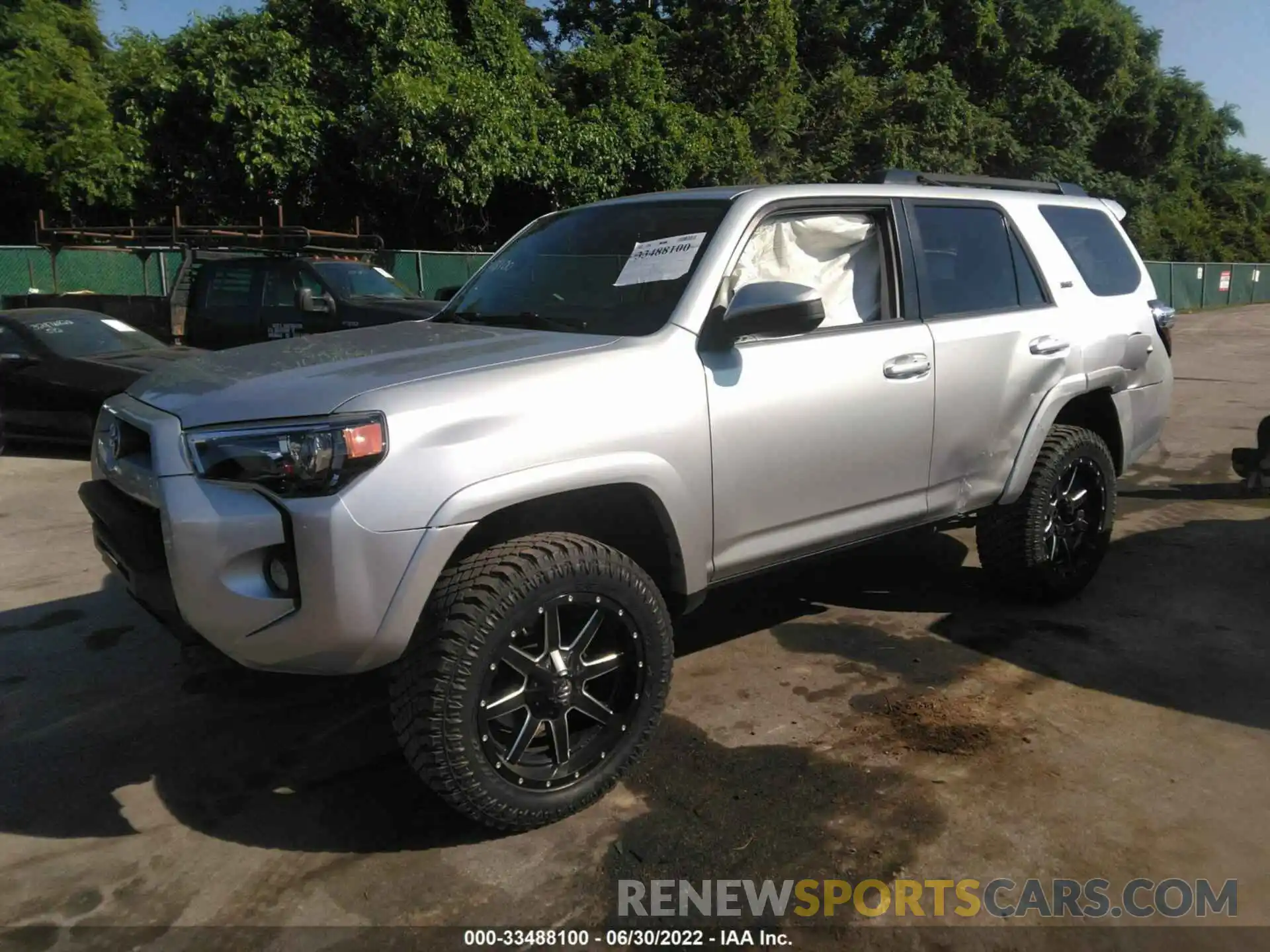 2 Фотография поврежденного автомобиля JTEBU5JRXK5667229 TOYOTA 4RUNNER 2019