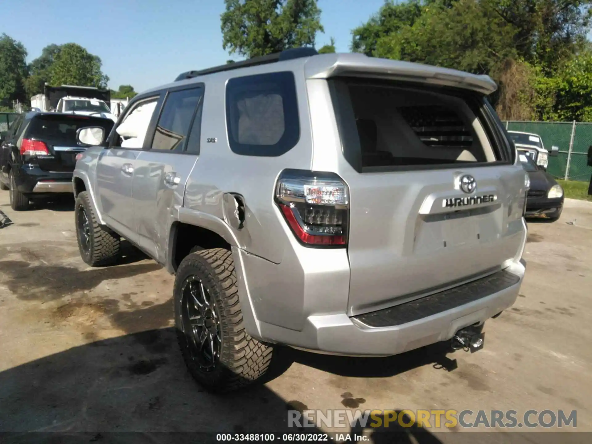 3 Фотография поврежденного автомобиля JTEBU5JRXK5667229 TOYOTA 4RUNNER 2019