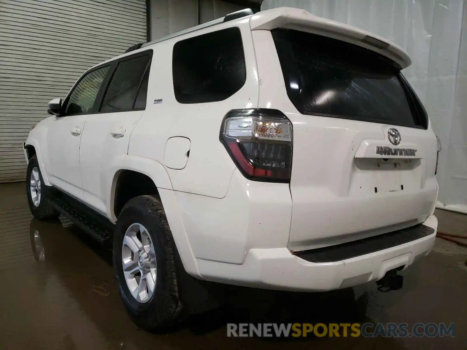 3 Фотография поврежденного автомобиля JTEBU5JRXK5669501 TOYOTA 4RUNNER 2019