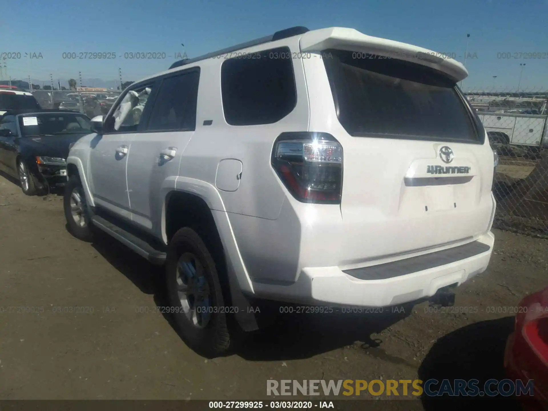 3 Фотография поврежденного автомобиля JTEBU5JRXK5671829 TOYOTA 4RUNNER 2019