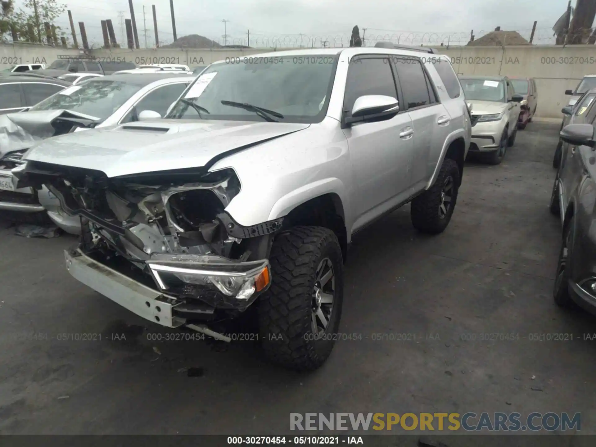 2 Фотография поврежденного автомобиля JTEBU5JRXK5677209 TOYOTA 4RUNNER 2019