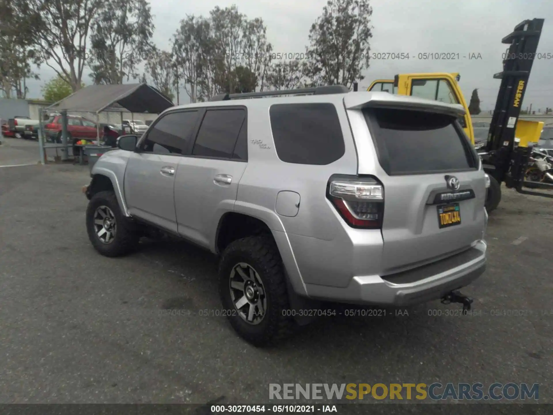 3 Photograph of a damaged car JTEBU5JRXK5677209 TOYOTA 4RUNNER 2019