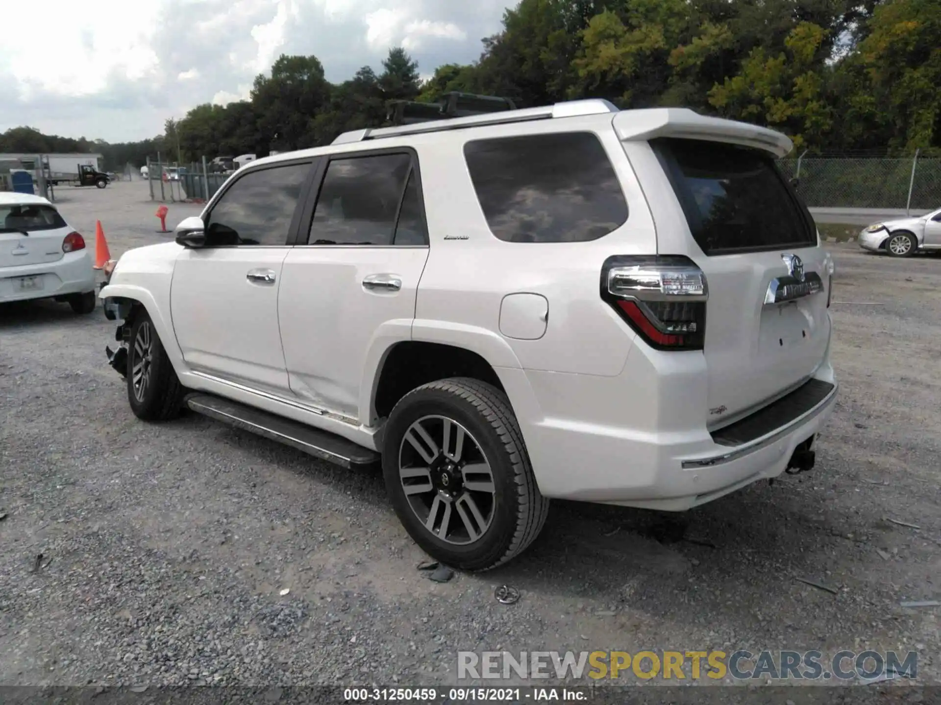 3 Фотография поврежденного автомобиля JTEBU5JRXK5679378 TOYOTA 4RUNNER 2019