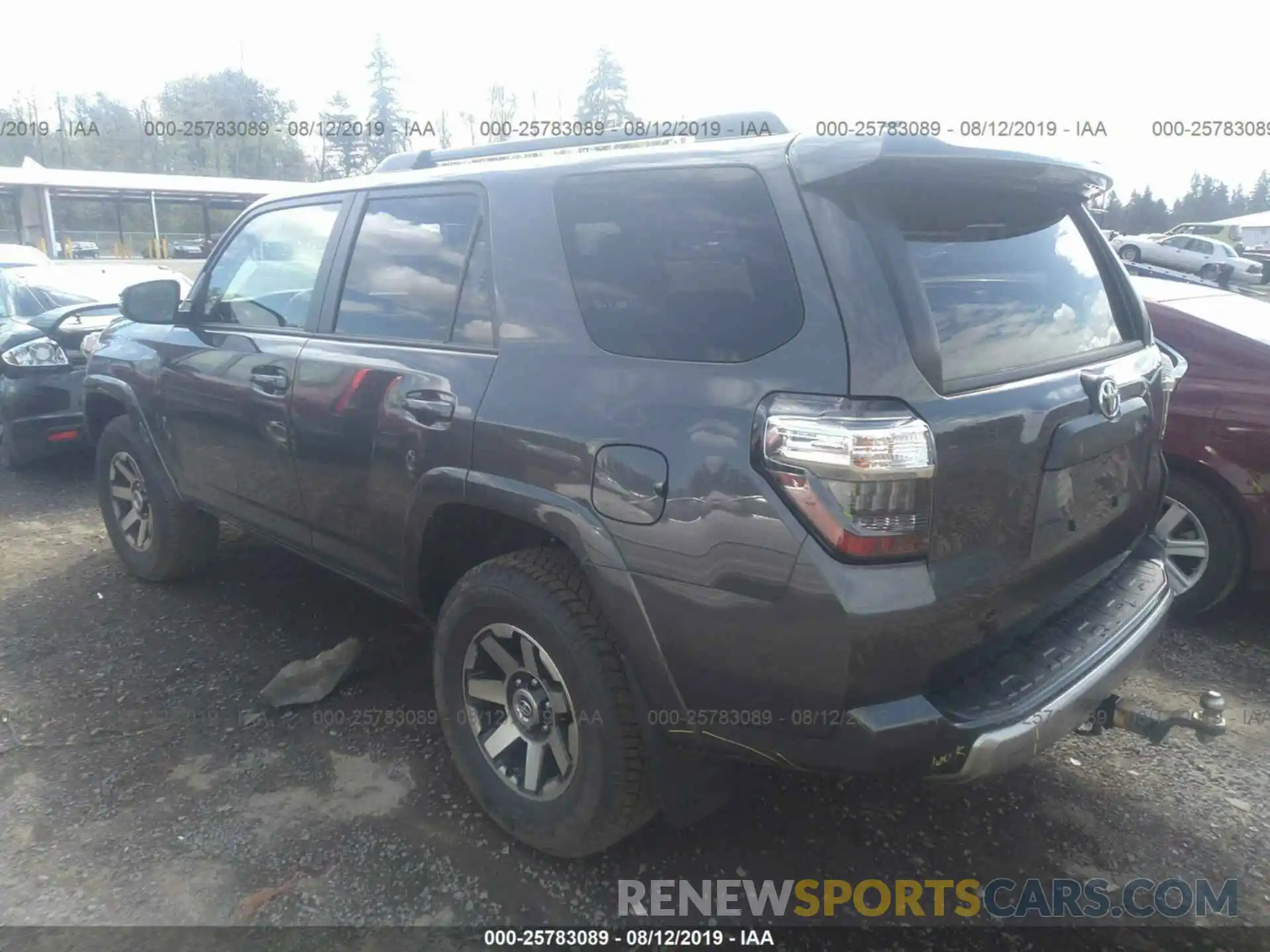 3 Фотография поврежденного автомобиля JTEBU5JRXK5680997 TOYOTA 4RUNNER 2019