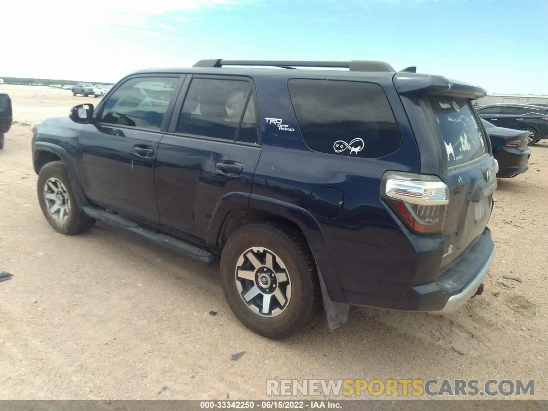 3 Фотография поврежденного автомобиля JTEBU5JRXK5684144 TOYOTA 4RUNNER 2019