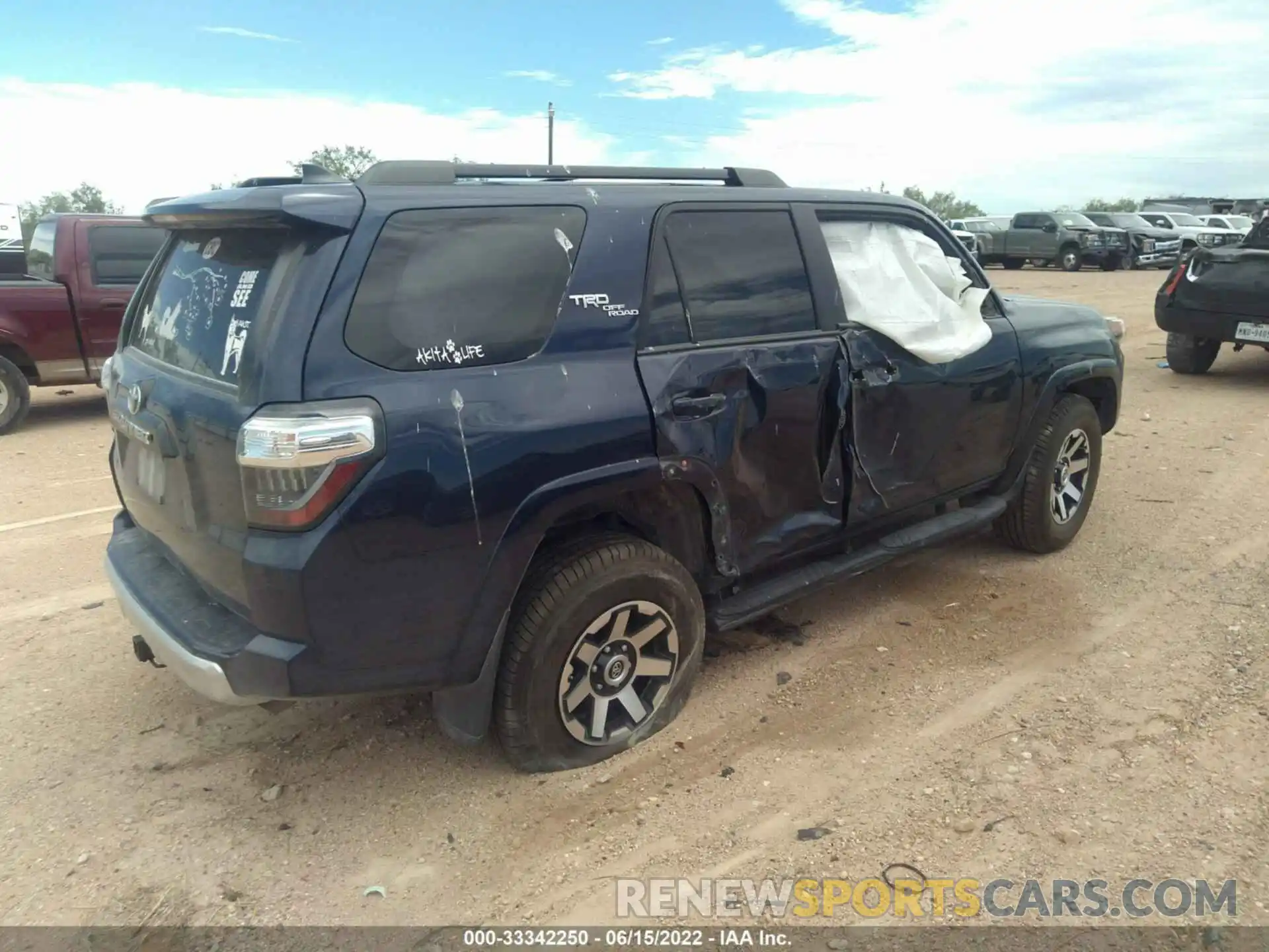 4 Фотография поврежденного автомобиля JTEBU5JRXK5684144 TOYOTA 4RUNNER 2019