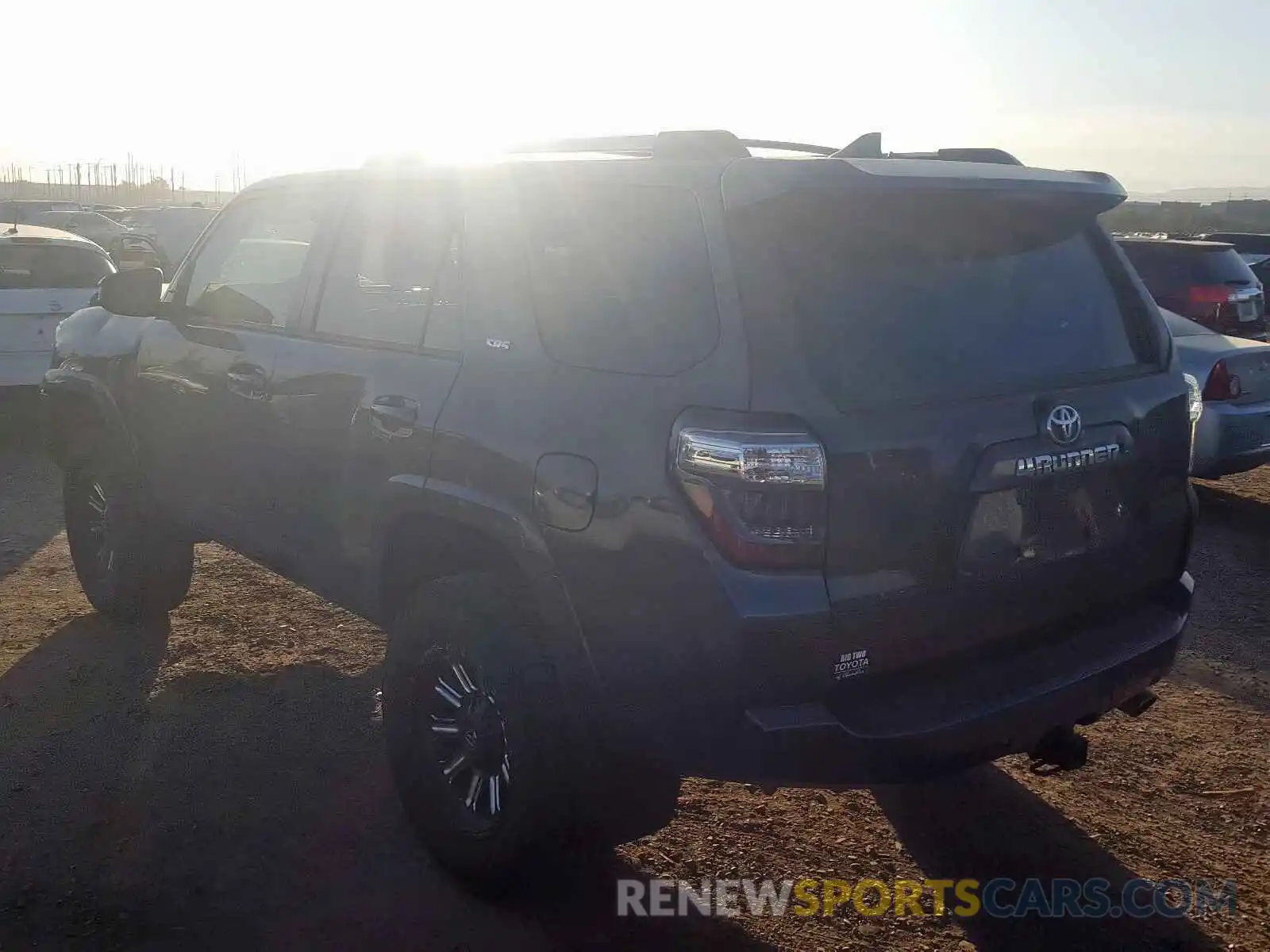 3 Фотография поврежденного автомобиля JTEBU5JRXK5685357 TOYOTA 4RUNNER 2019