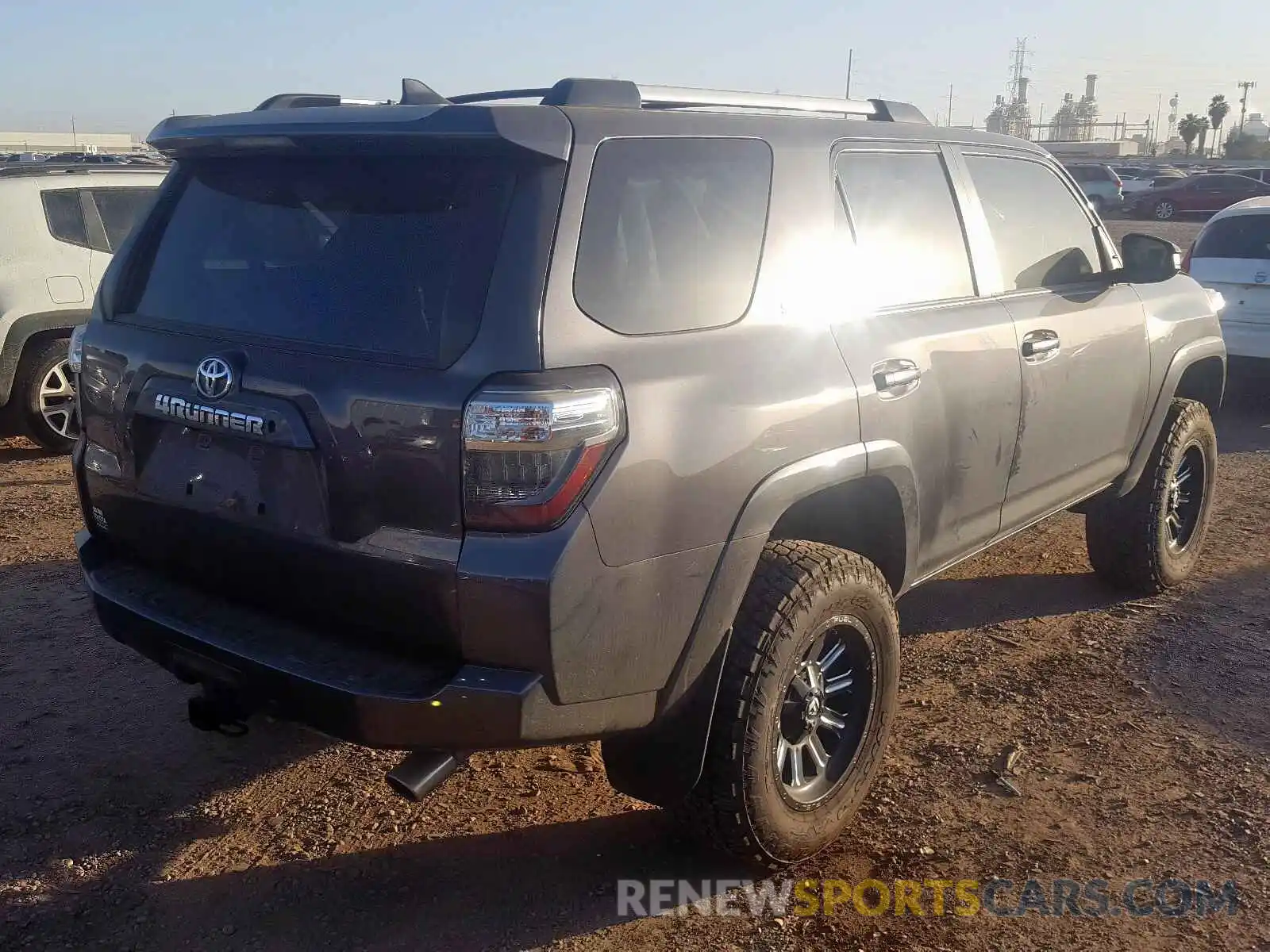 4 Фотография поврежденного автомобиля JTEBU5JRXK5685357 TOYOTA 4RUNNER 2019