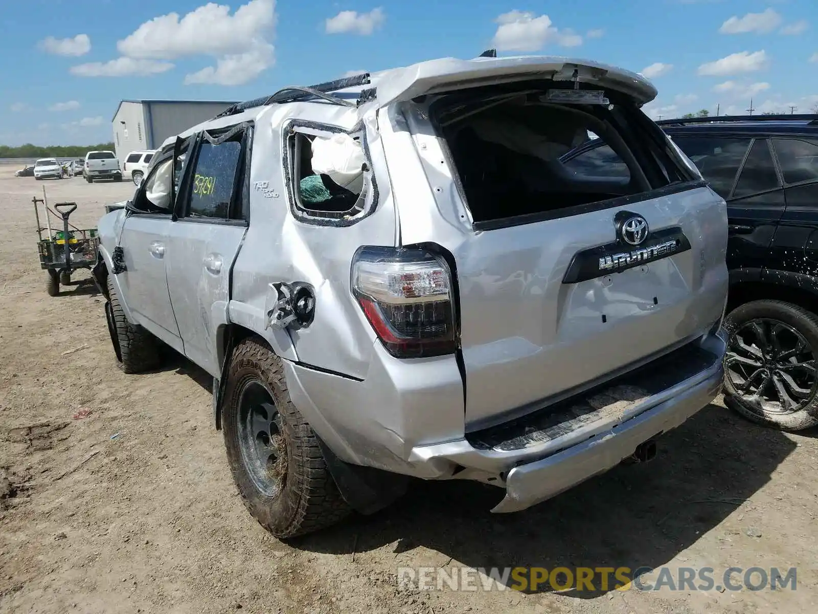 3 Фотография поврежденного автомобиля JTEBU5JRXK5690915 TOYOTA 4RUNNER 2019