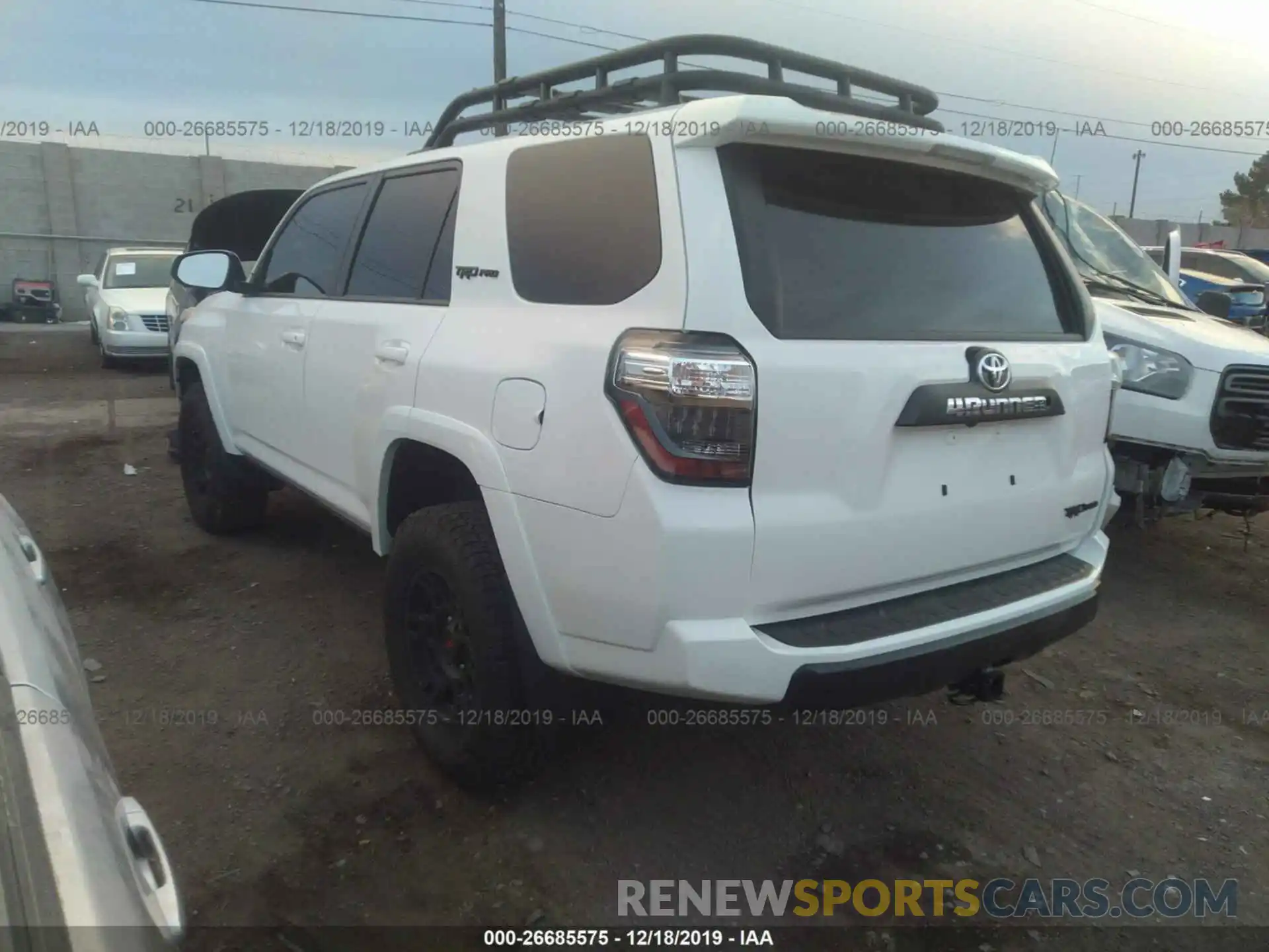 3 Фотография поврежденного автомобиля JTEBU5JRXK5695337 TOYOTA 4RUNNER 2019