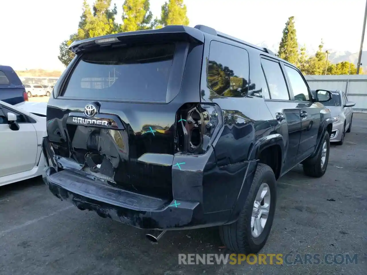 4 Photograph of a damaged car JTEBU5JRXK5696360 TOYOTA 4RUNNER 2019