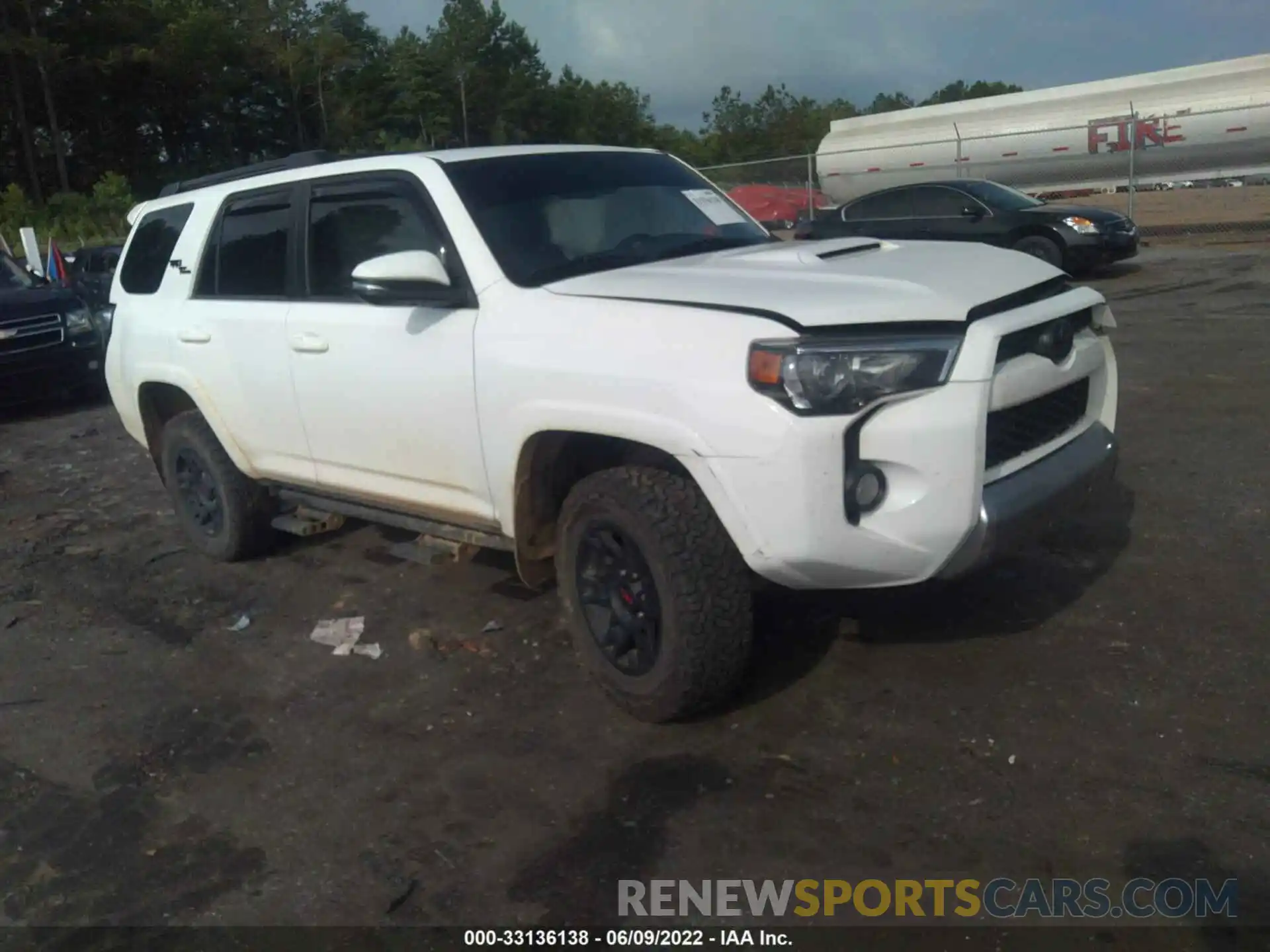 1 Фотография поврежденного автомобиля JTEBU5JRXK5698335 TOYOTA 4RUNNER 2019