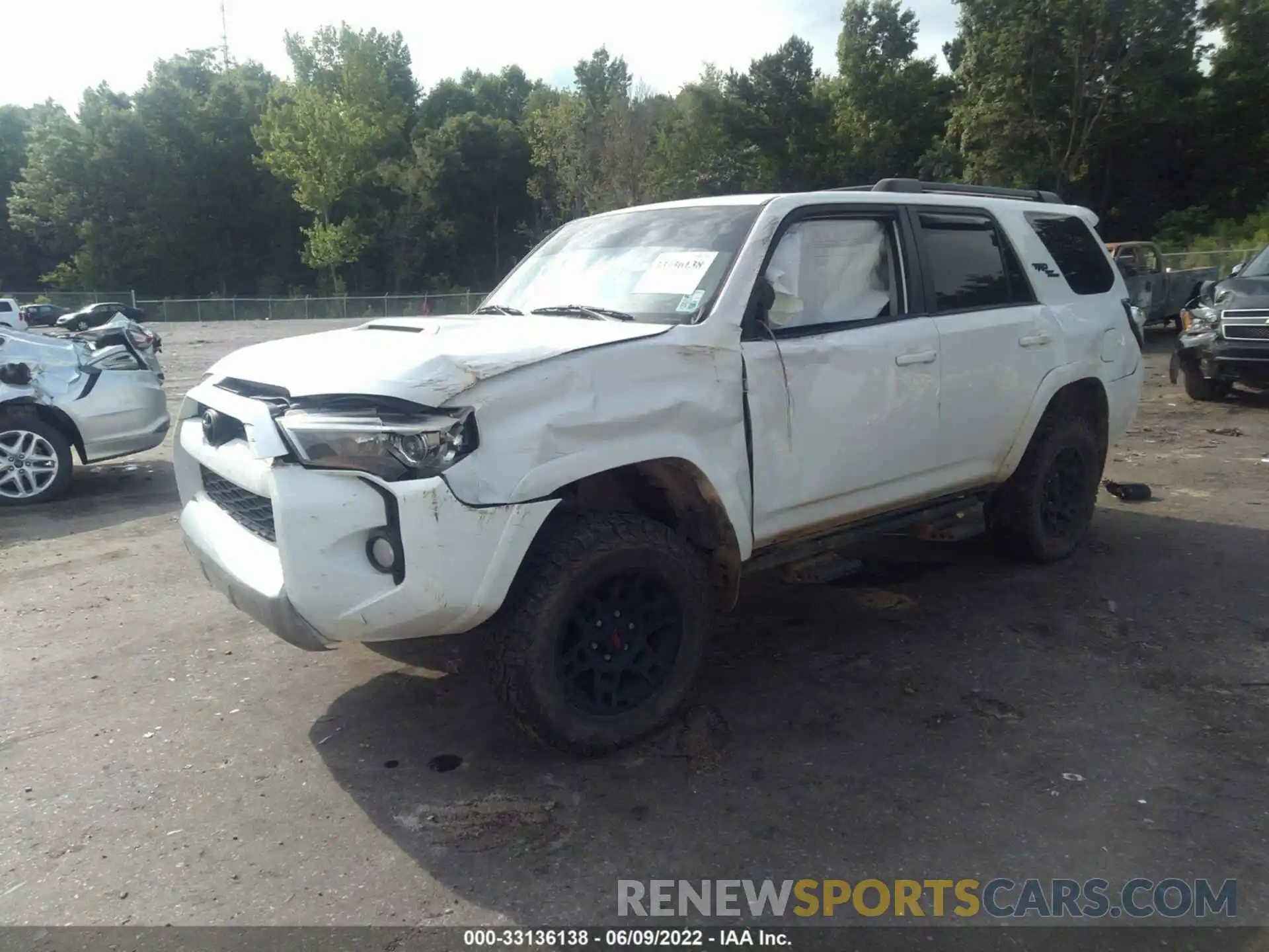 2 Фотография поврежденного автомобиля JTEBU5JRXK5698335 TOYOTA 4RUNNER 2019