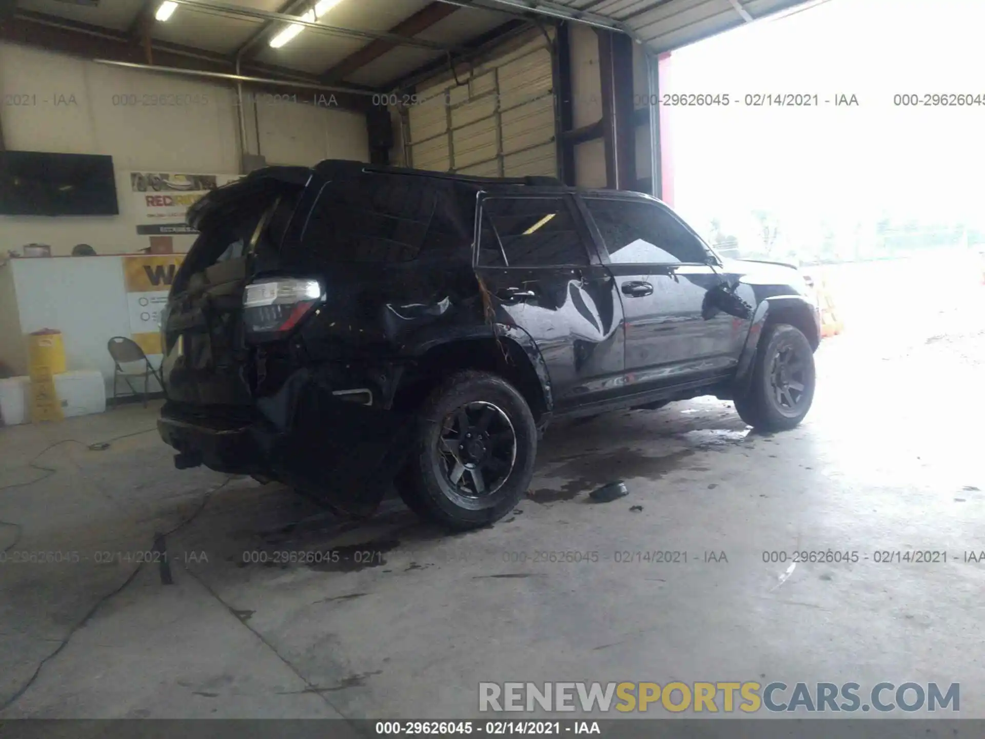 4 Фотография поврежденного автомобиля JTEBU5JRXK5701539 TOYOTA 4RUNNER 2019