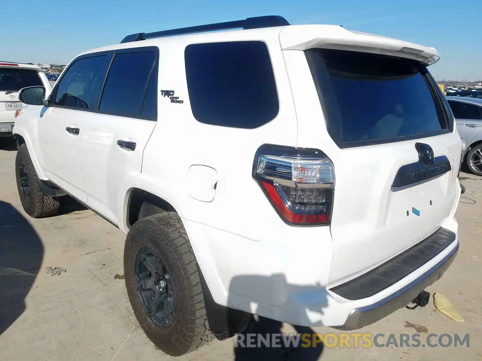 3 Фотография поврежденного автомобиля JTEBU5JRXK5703811 TOYOTA 4RUNNER 2019