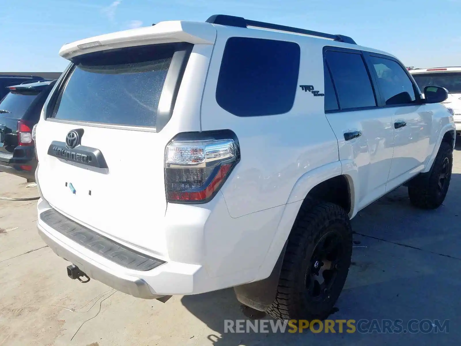 4 Фотография поврежденного автомобиля JTEBU5JRXK5703811 TOYOTA 4RUNNER 2019