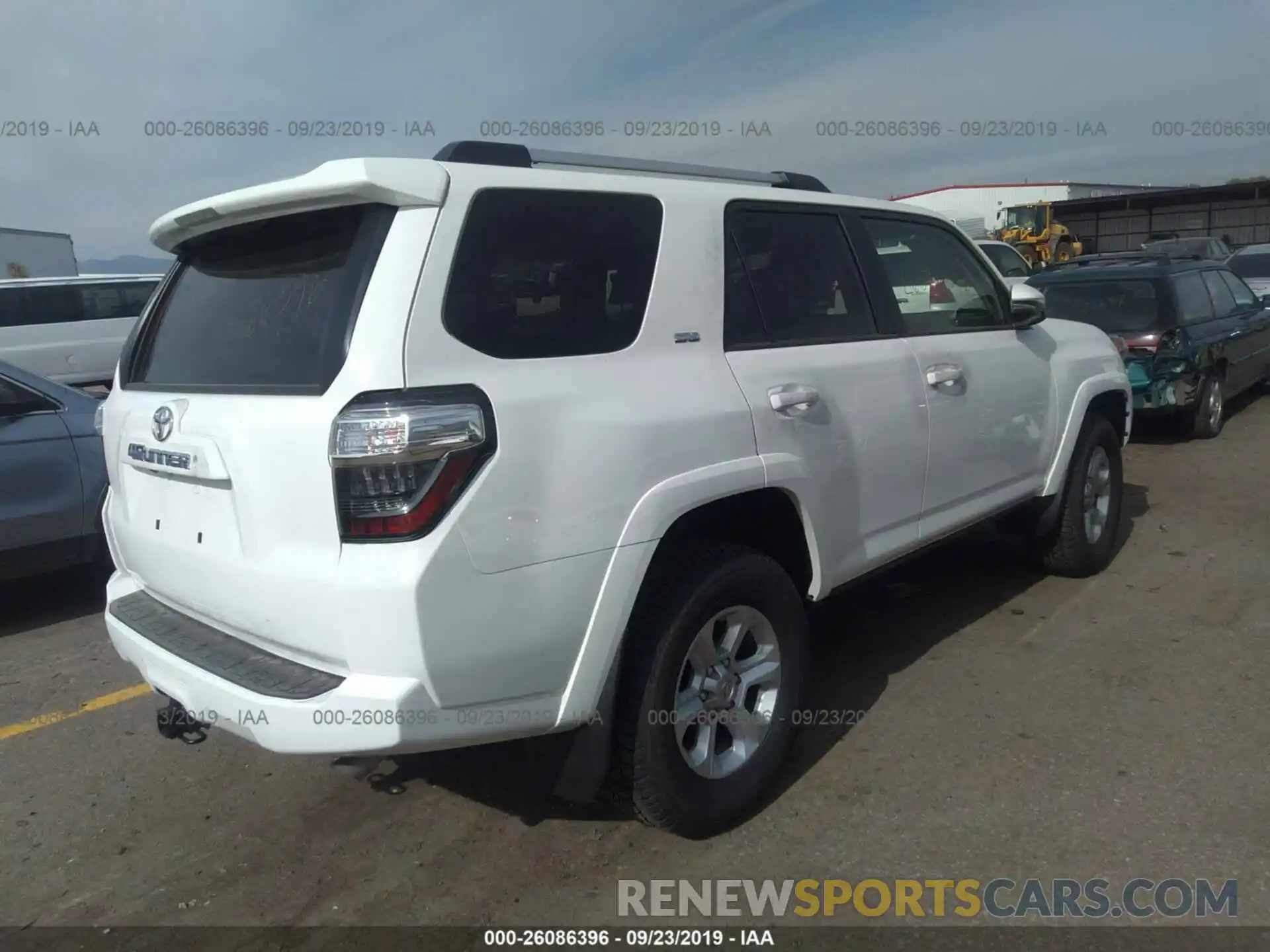 4 Фотография поврежденного автомобиля JTEBU5JRXK5705350 TOYOTA 4RUNNER 2019