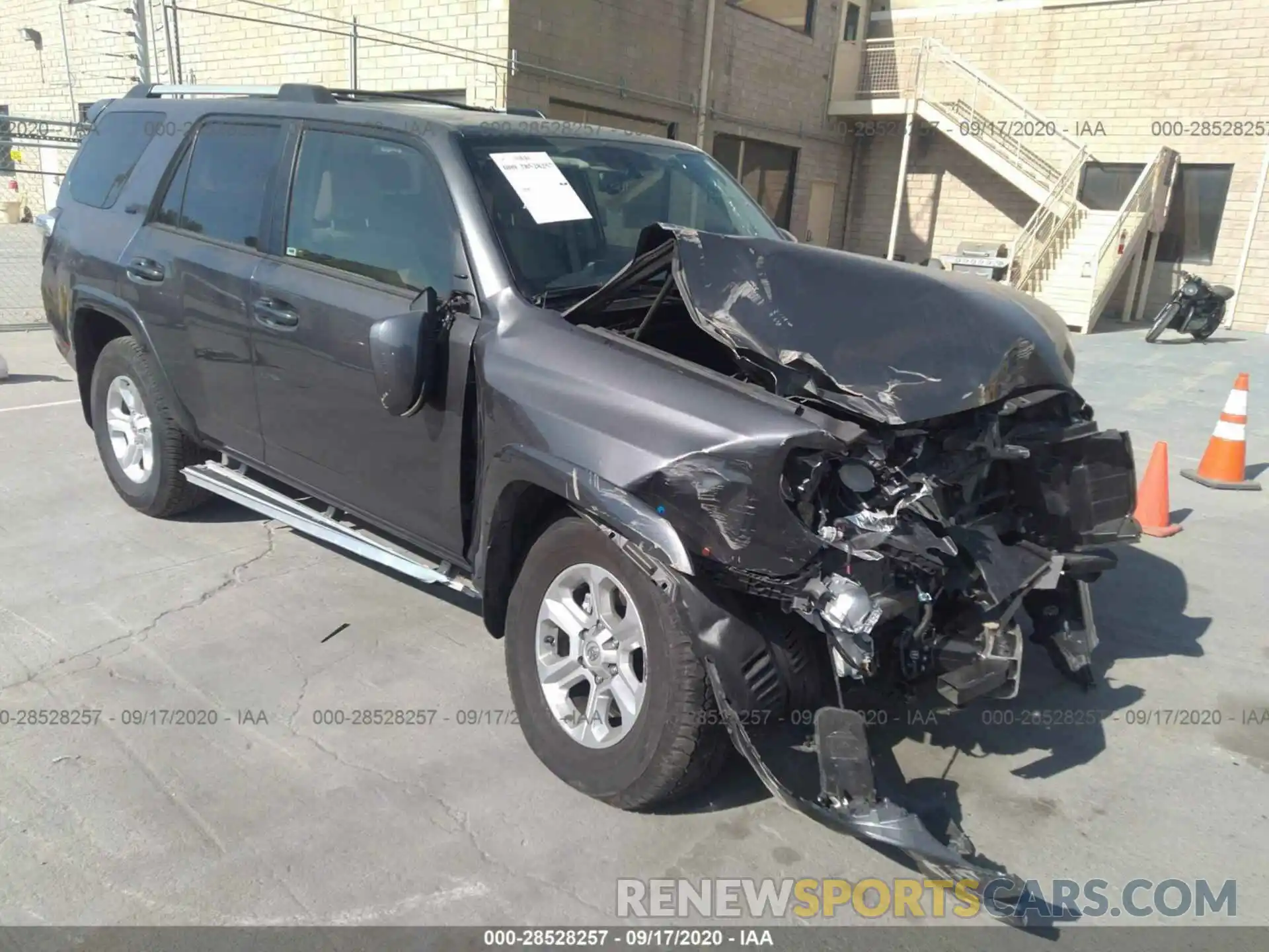 1 Фотография поврежденного автомобиля JTEBU5JRXK5709219 TOYOTA 4RUNNER 2019