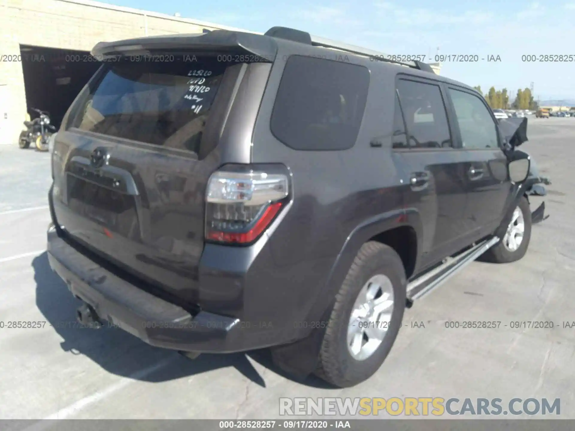 4 Фотография поврежденного автомобиля JTEBU5JRXK5709219 TOYOTA 4RUNNER 2019