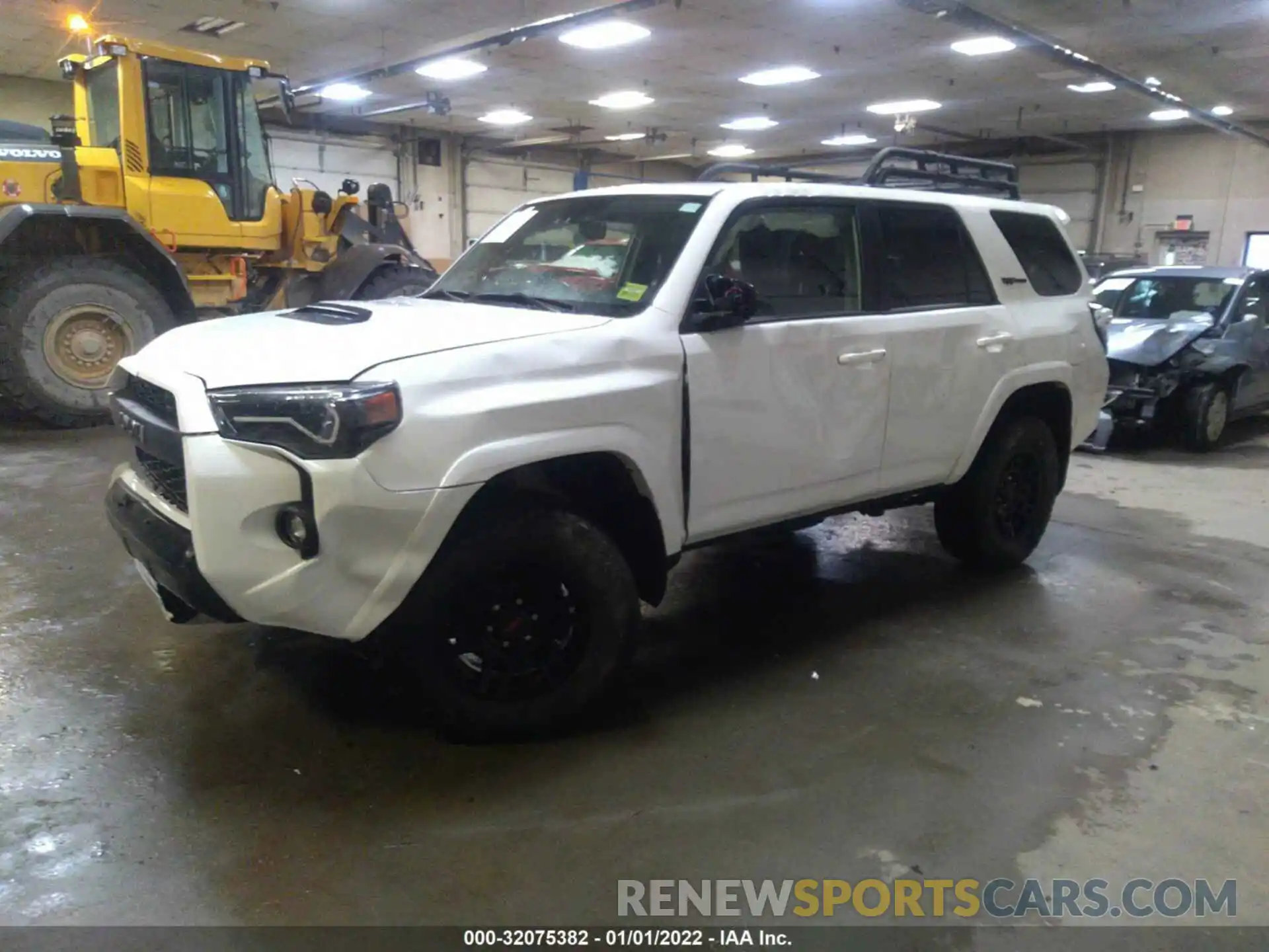 2 Фотография поврежденного автомобиля JTEBU5JRXK5710810 TOYOTA 4RUNNER 2019