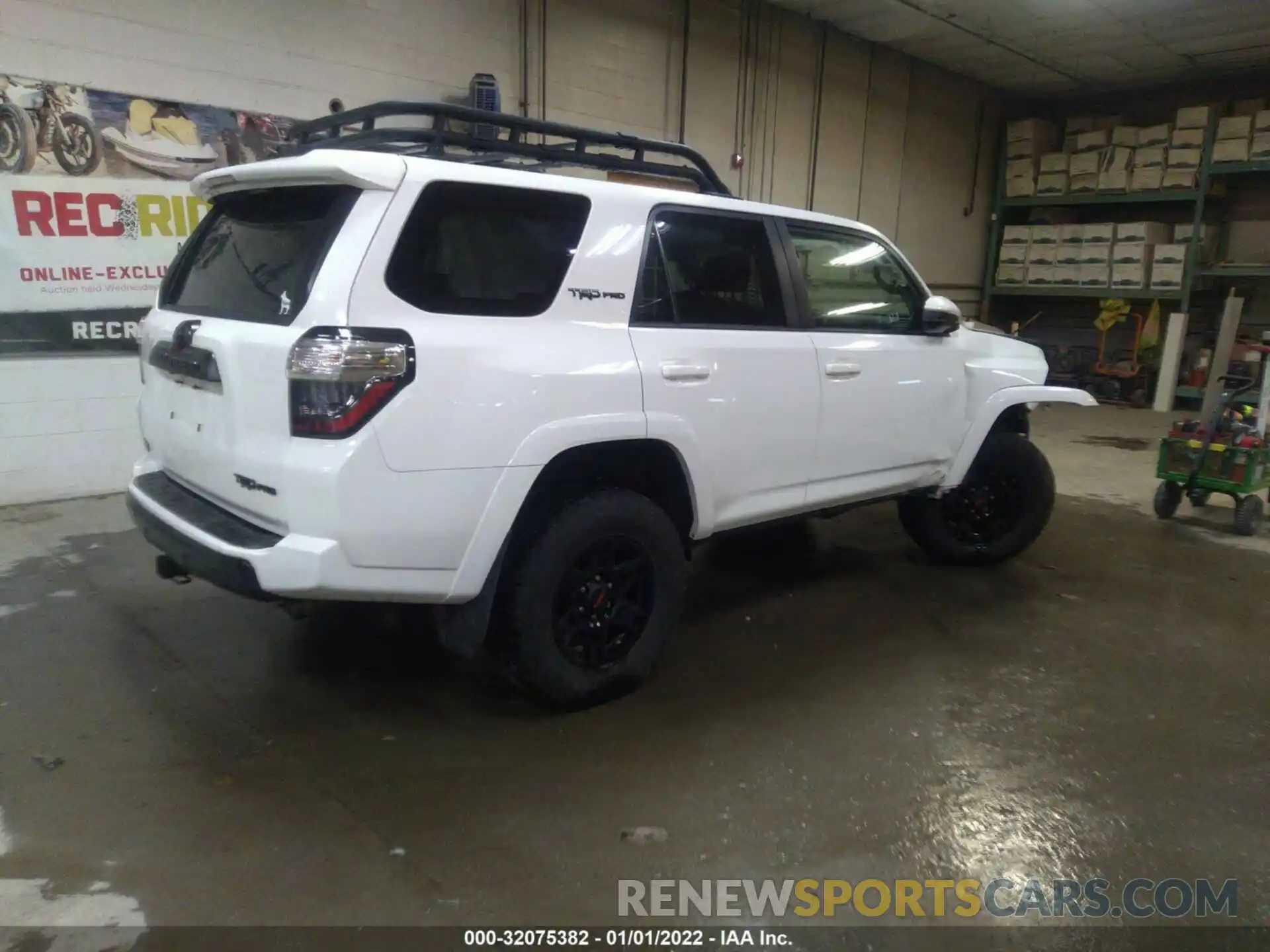 4 Фотография поврежденного автомобиля JTEBU5JRXK5710810 TOYOTA 4RUNNER 2019