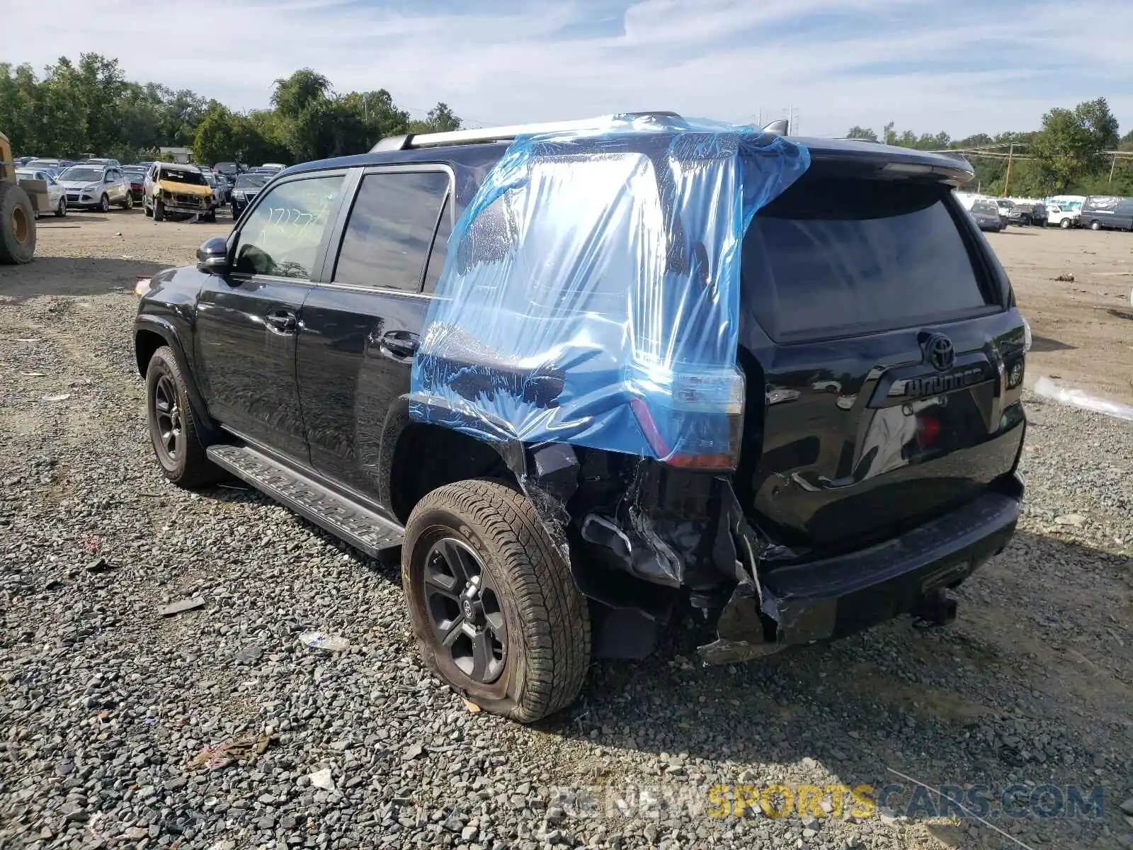 3 Фотография поврежденного автомобиля JTEBU5JRXK5719037 TOYOTA 4RUNNER 2019