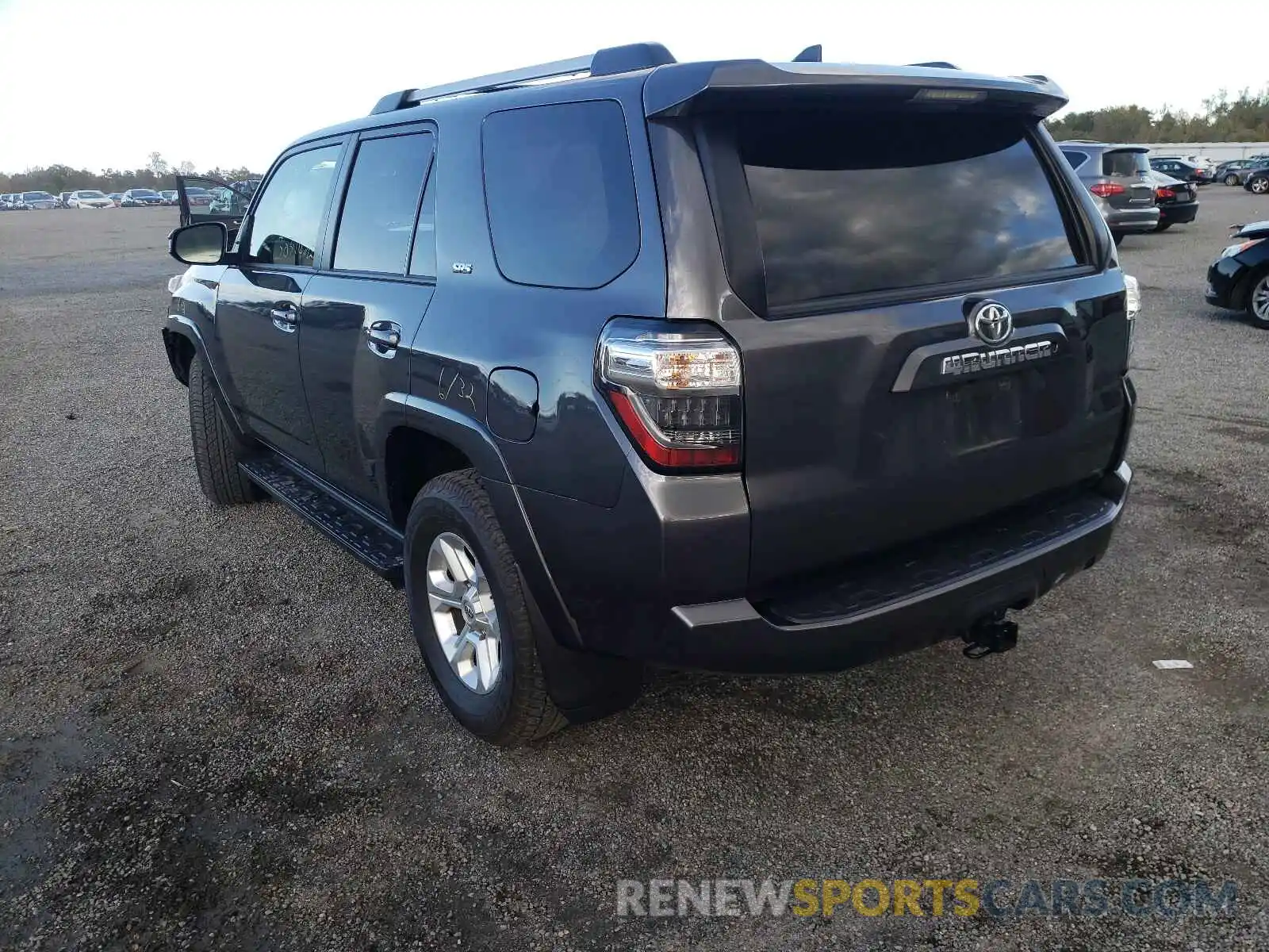 3 Фотография поврежденного автомобиля JTEBU5JRXK5728627 TOYOTA 4RUNNER 2019