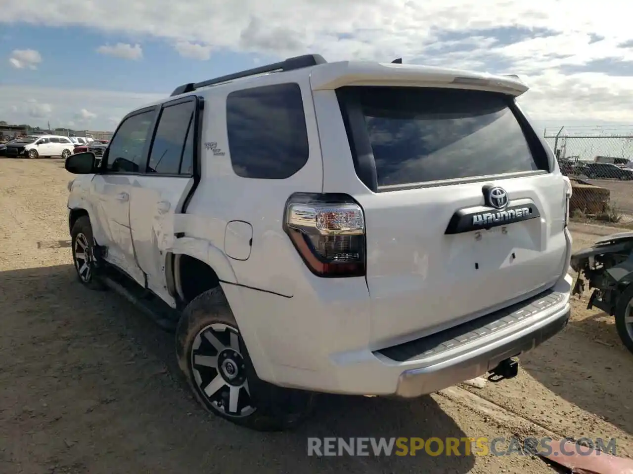 3 Фотография поврежденного автомобиля JTEBU5JRXK5730846 TOYOTA 4RUNNER 2019