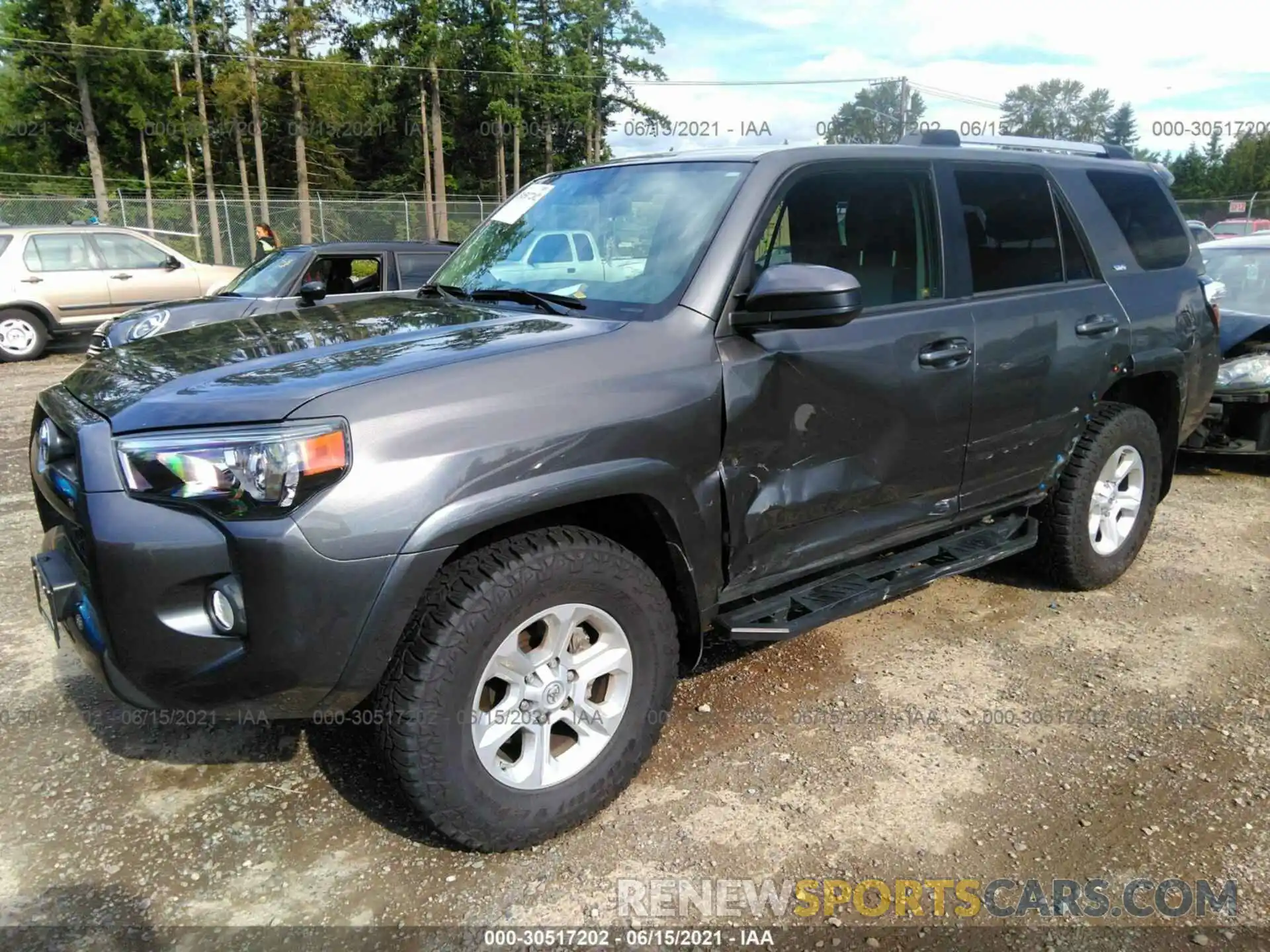 2 Фотография поврежденного автомобиля JTEBU5JRXK5732032 TOYOTA 4RUNNER 2019