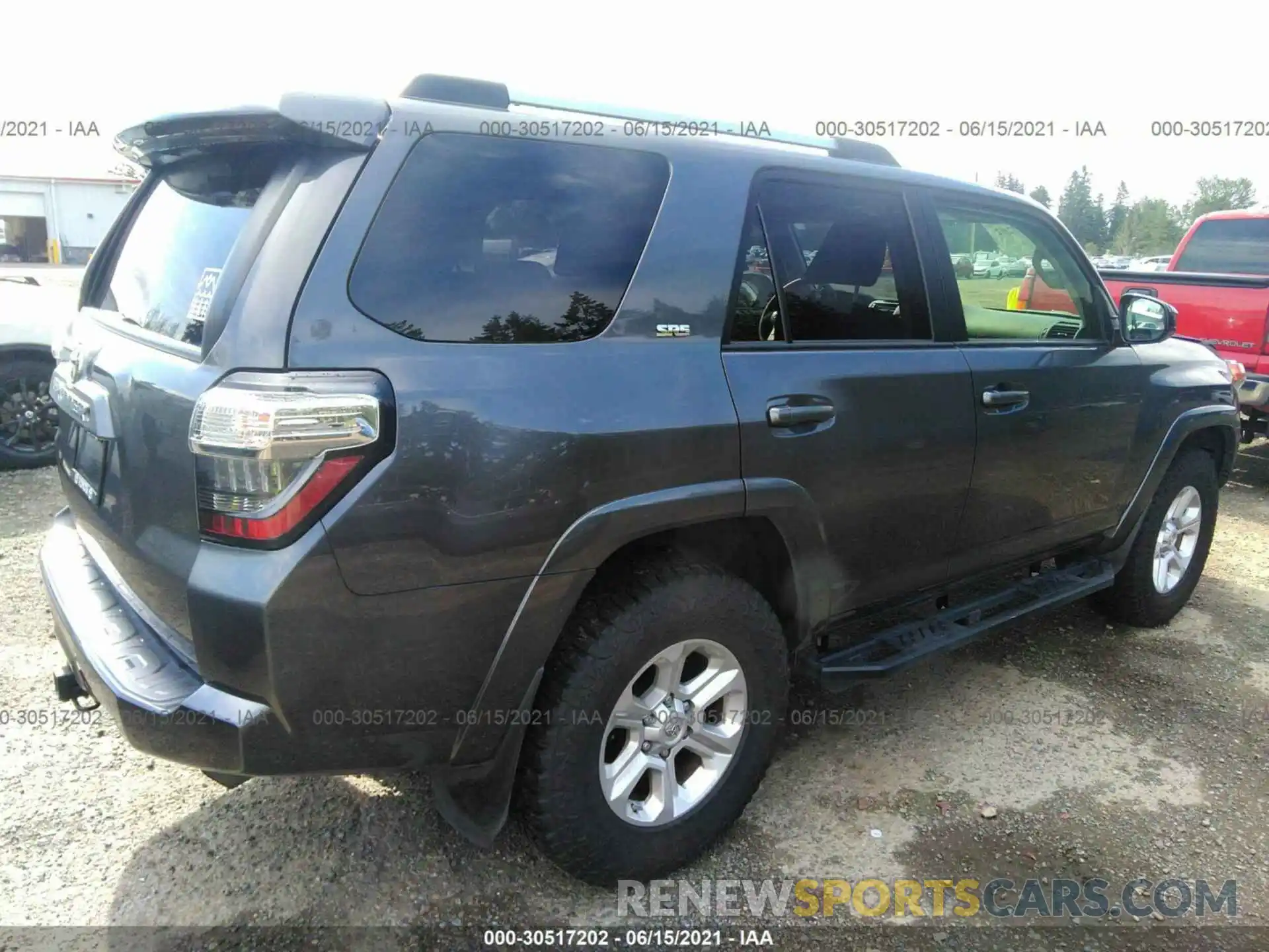 4 Фотография поврежденного автомобиля JTEBU5JRXK5732032 TOYOTA 4RUNNER 2019