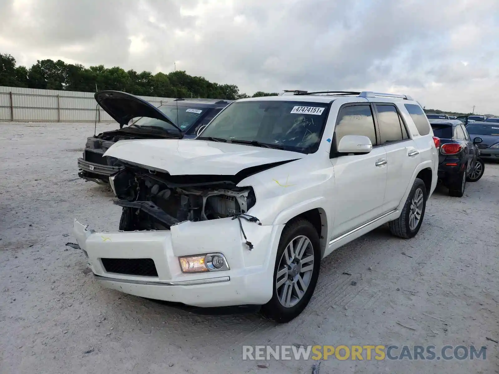 2 Photograph of a damaged car JTEZU5JR0B5032731 TOYOTA 4RUNNER 2019