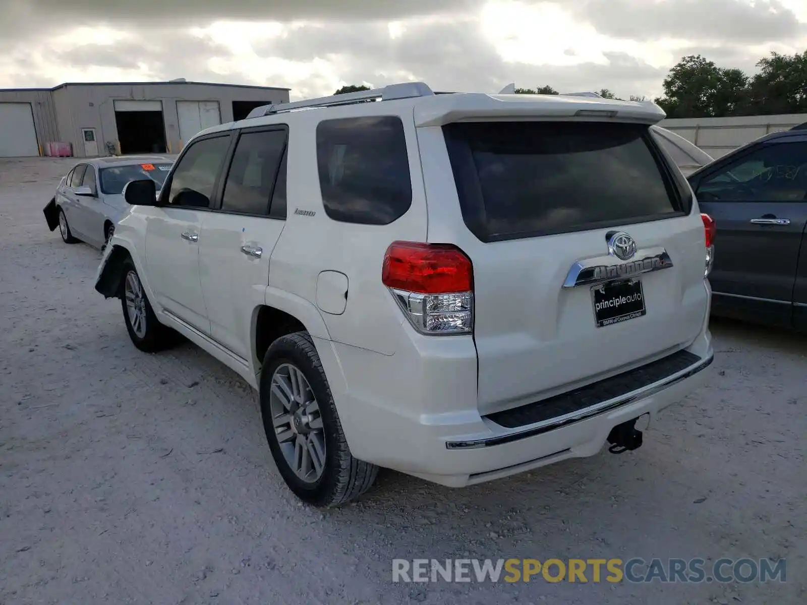 3 Photograph of a damaged car JTEZU5JR0B5032731 TOYOTA 4RUNNER 2019