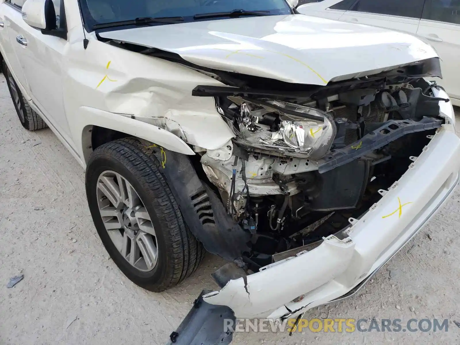 9 Photograph of a damaged car JTEZU5JR0B5032731 TOYOTA 4RUNNER 2019