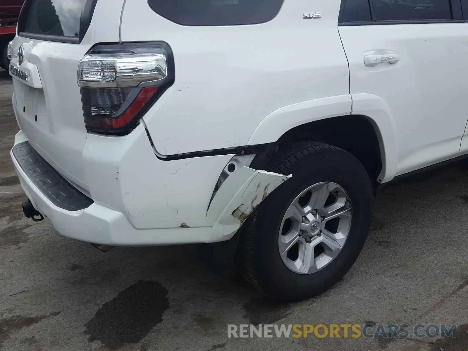 9 Photograph of a damaged car JTEZU5JR0K5195623 TOYOTA 4RUNNER 2019