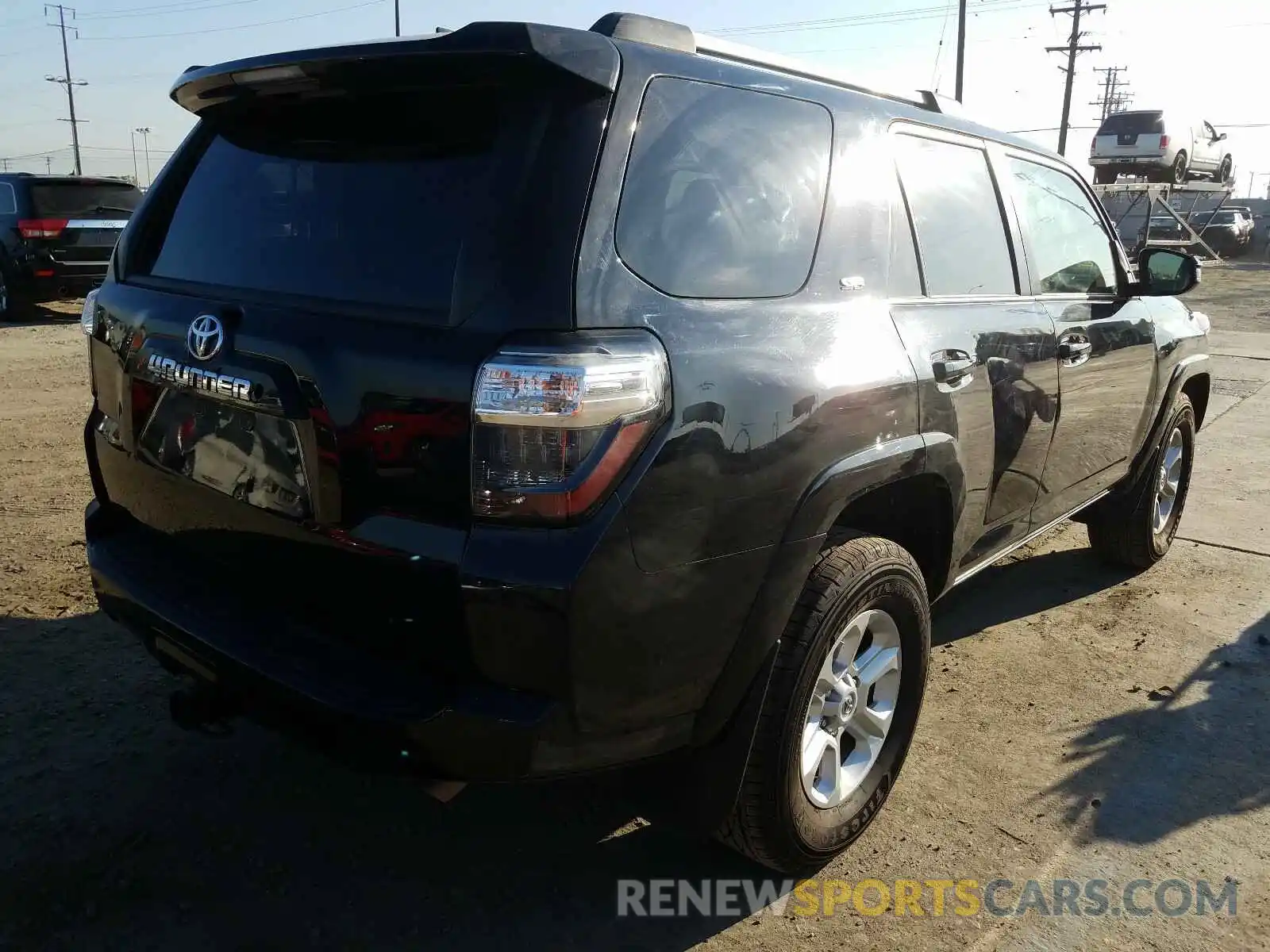 4 Photograph of a damaged car JTEZU5JR0K5197503 TOYOTA 4RUNNER 2019