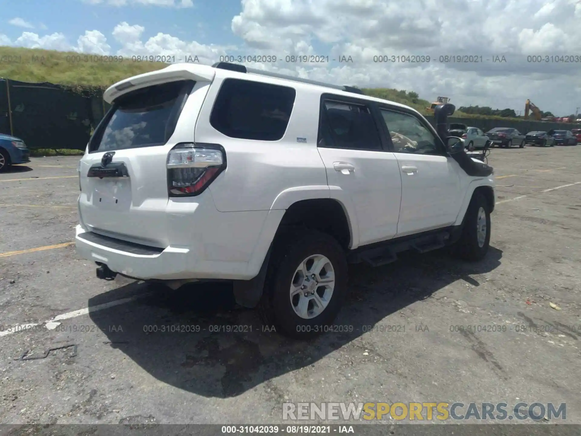 4 Photograph of a damaged car JTEZU5JR0K5198652 TOYOTA 4RUNNER 2019