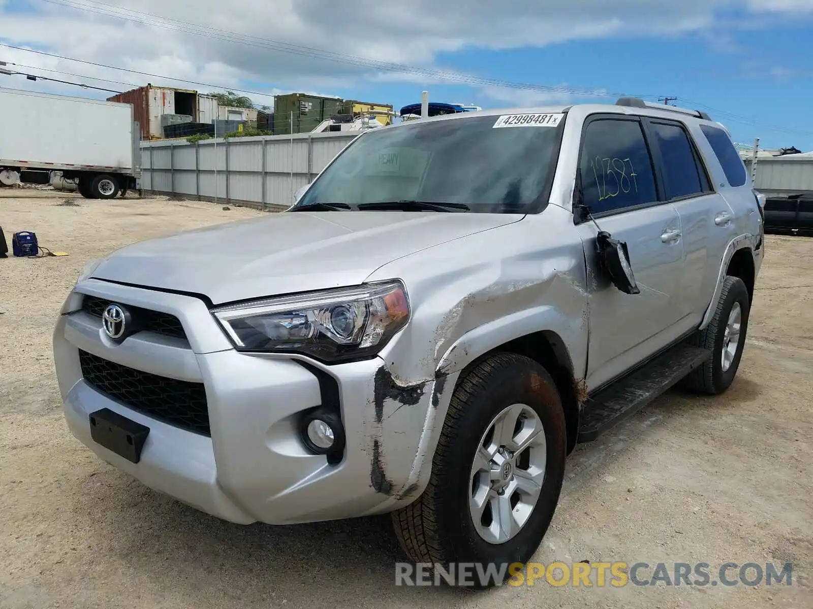 2 Photograph of a damaged car JTEZU5JR0K5211495 TOYOTA 4RUNNER 2019