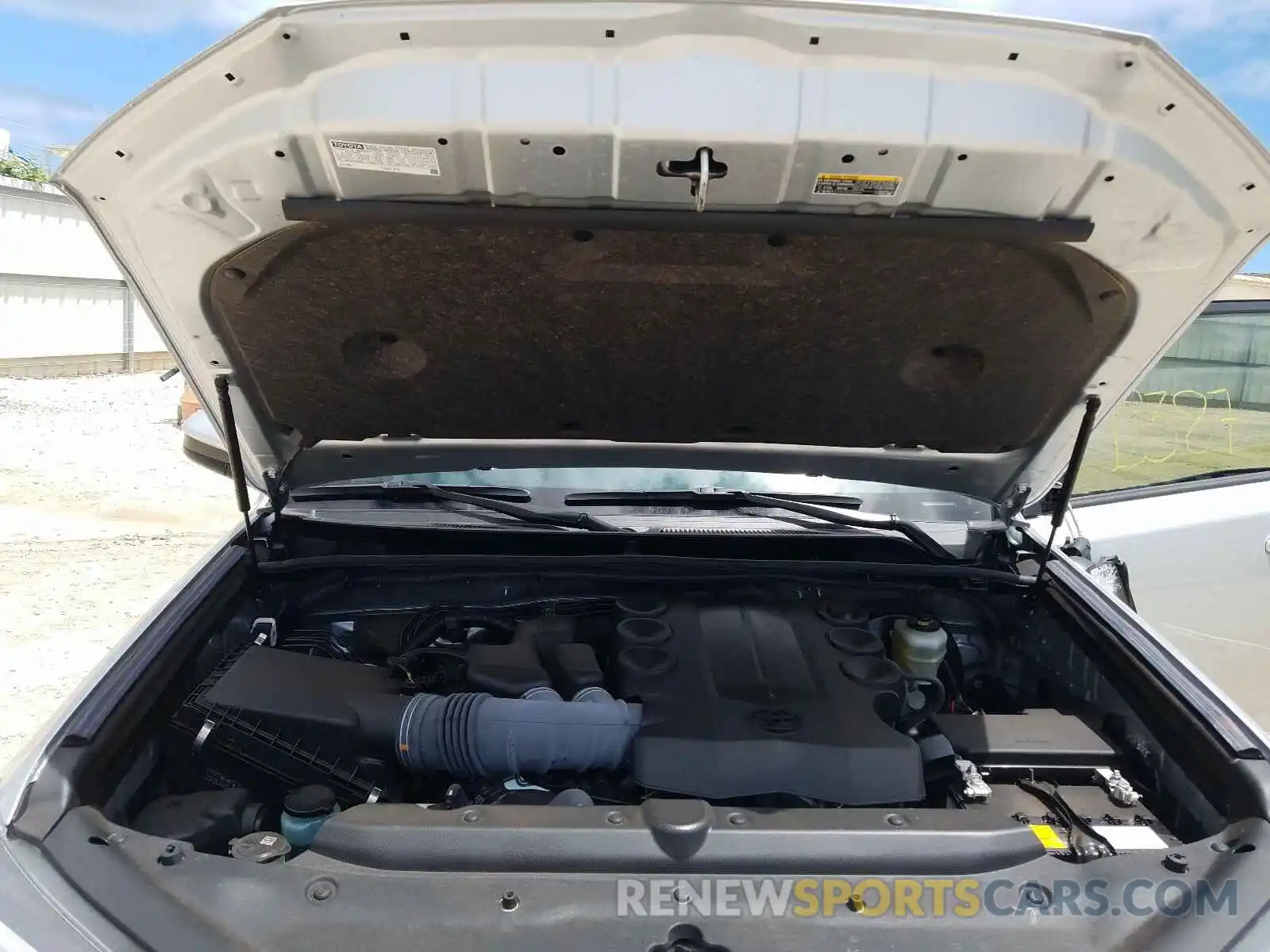 7 Photograph of a damaged car JTEZU5JR0K5211495 TOYOTA 4RUNNER 2019