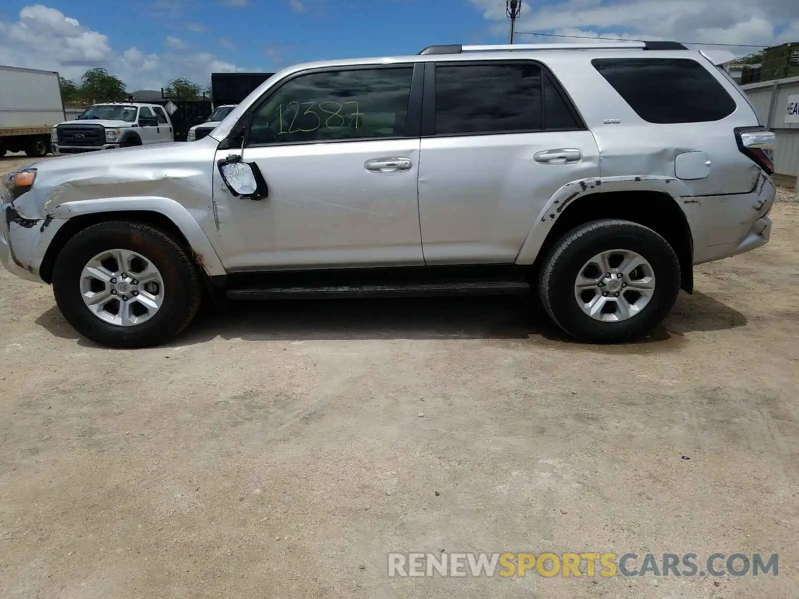 9 Photograph of a damaged car JTEZU5JR0K5211495 TOYOTA 4RUNNER 2019