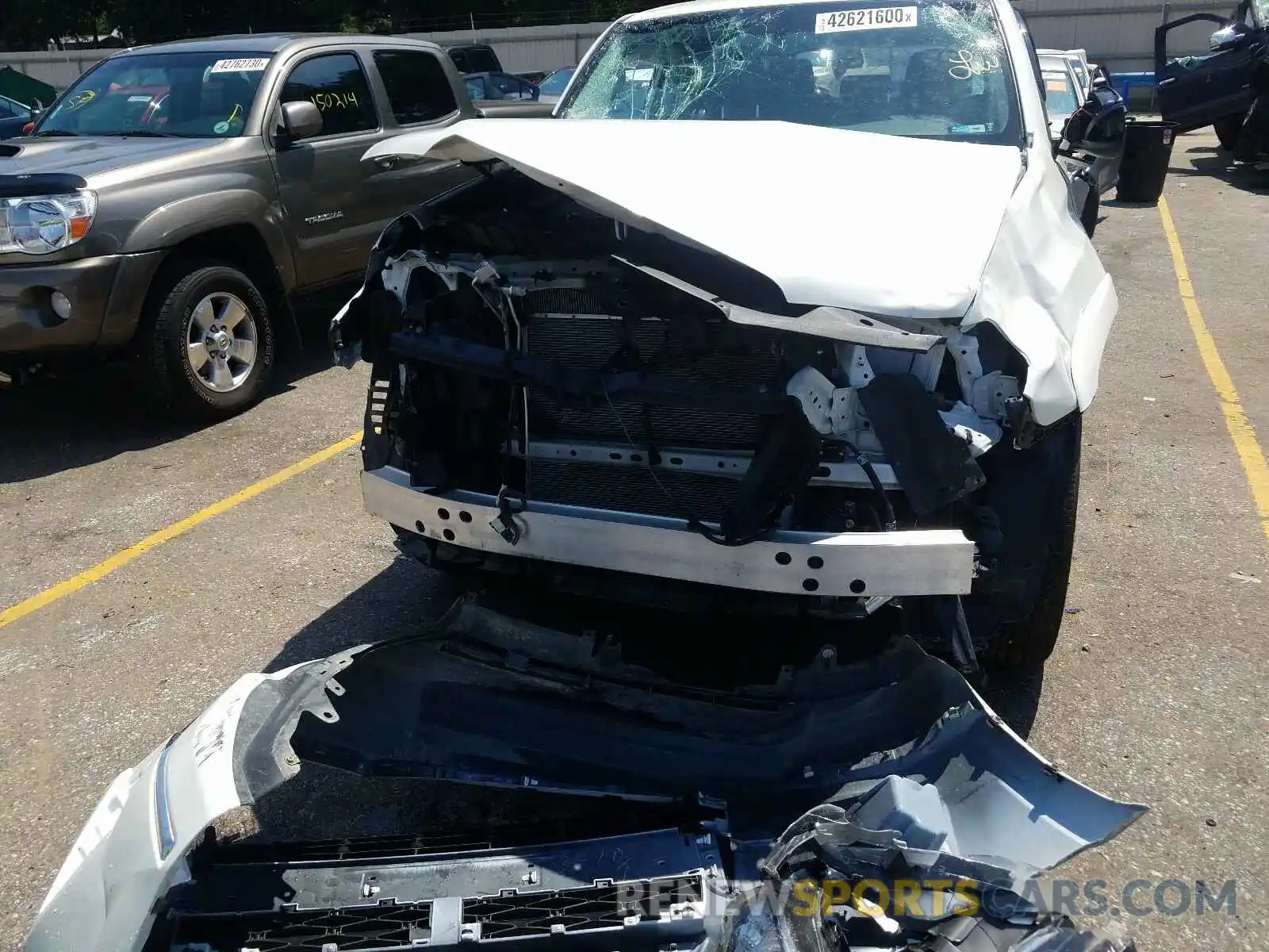 9 Photograph of a damaged car JTEZU5JR0K5213036 TOYOTA 4RUNNER 2019