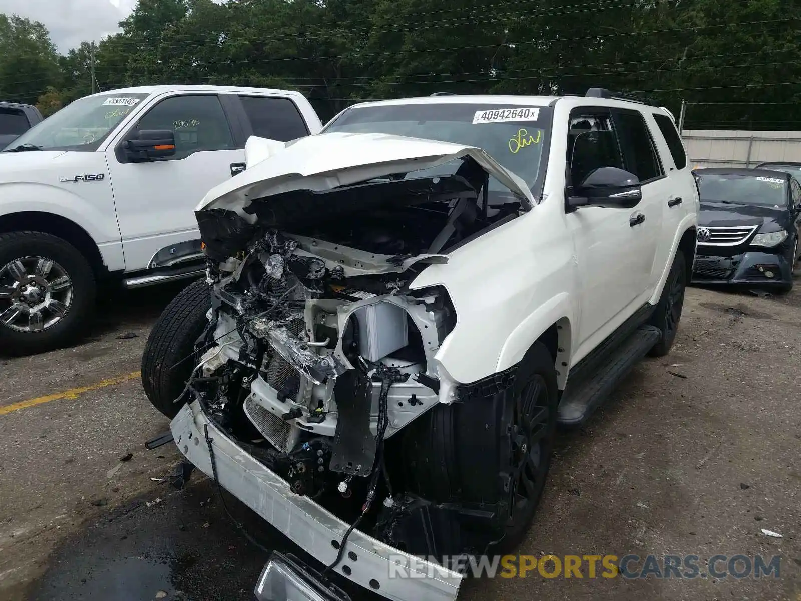 2 Photograph of a damaged car JTEZU5JR1K5195565 TOYOTA 4RUNNER 2019