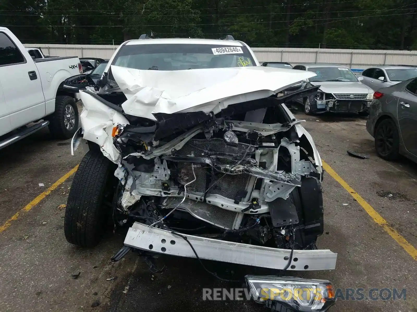 9 Photograph of a damaged car JTEZU5JR1K5195565 TOYOTA 4RUNNER 2019