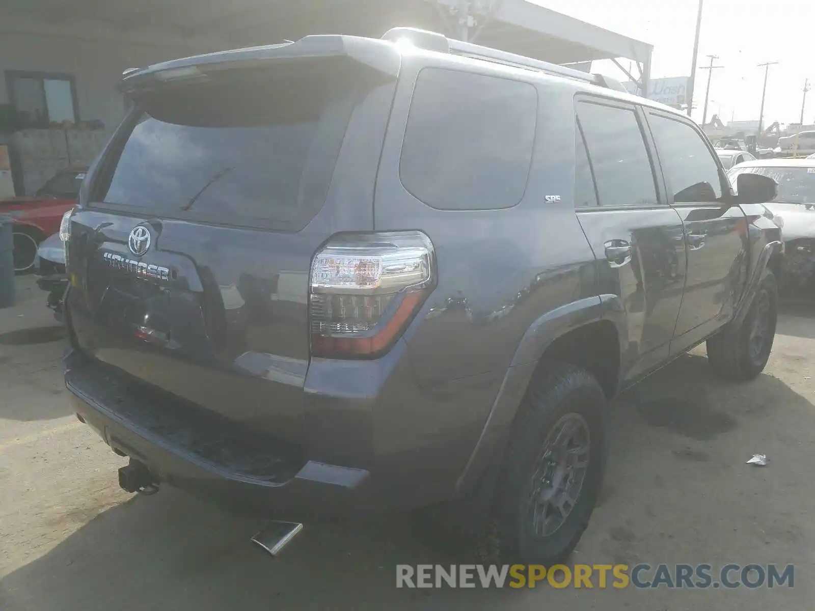 4 Photograph of a damaged car JTEZU5JR1K5204278 TOYOTA 4RUNNER 2019