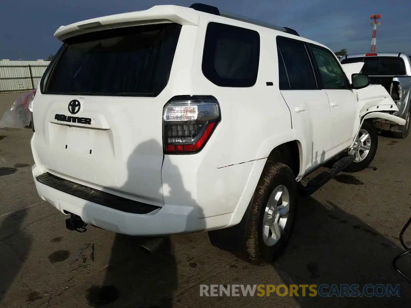 4 Photograph of a damaged car JTEZU5JR1K5205284 TOYOTA 4RUNNER 2019