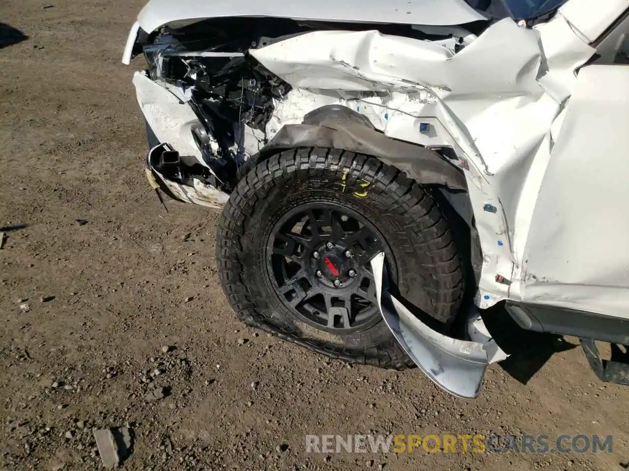 9 Photograph of a damaged car JTEZU5JR1K5205625 TOYOTA 4RUNNER 2019