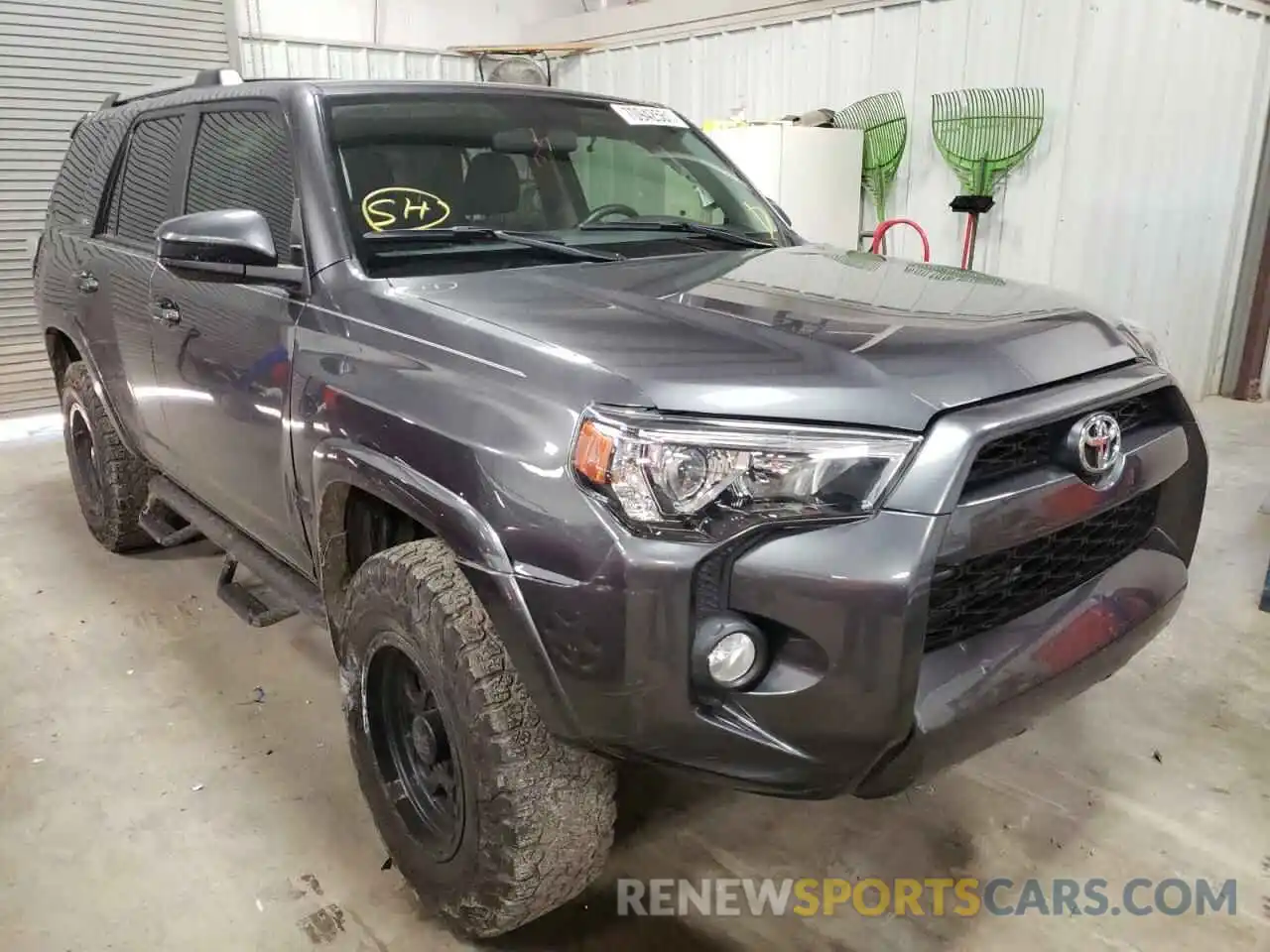 1 Photograph of a damaged car JTEZU5JR1K5209884 TOYOTA 4RUNNER 2019