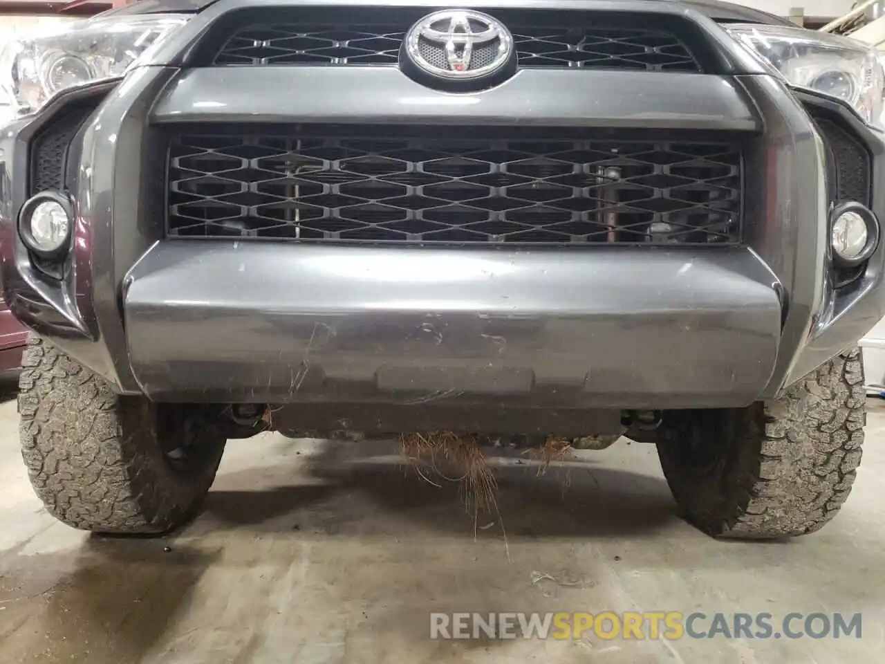 9 Photograph of a damaged car JTEZU5JR1K5209884 TOYOTA 4RUNNER 2019