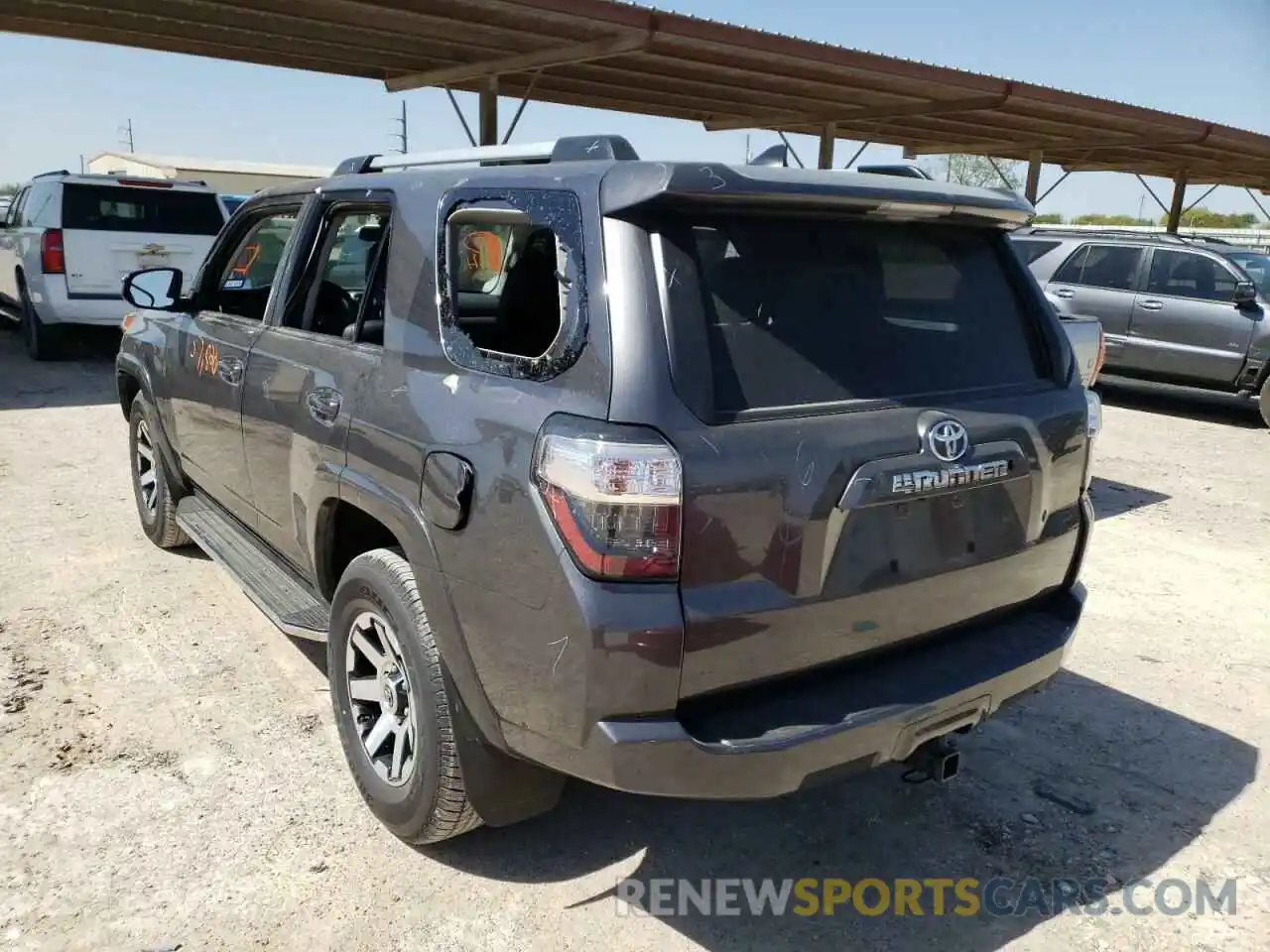 3 Photograph of a damaged car JTEZU5JR1K5210016 TOYOTA 4RUNNER 2019